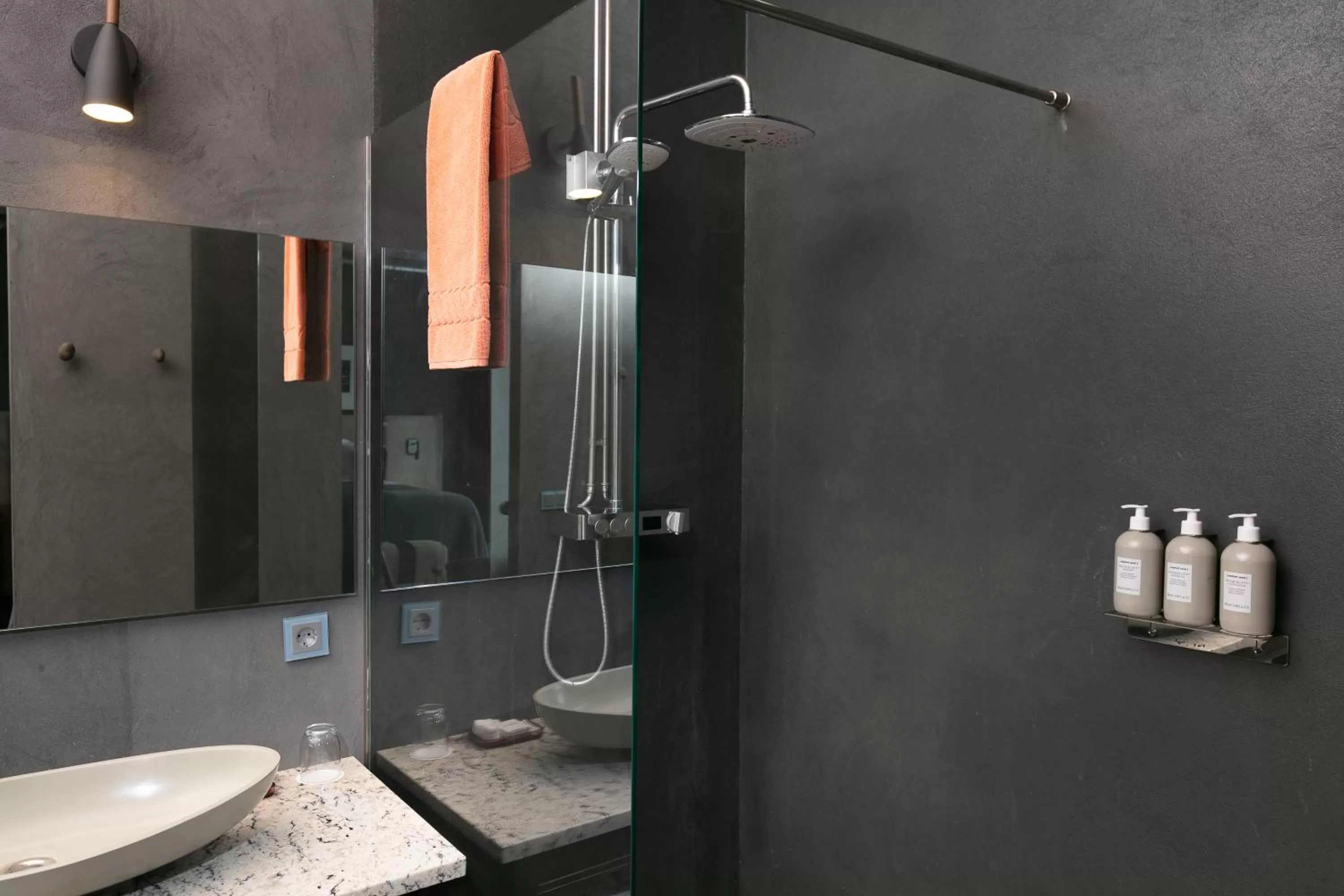 Shower in 360 Hotel & Thermal Baths