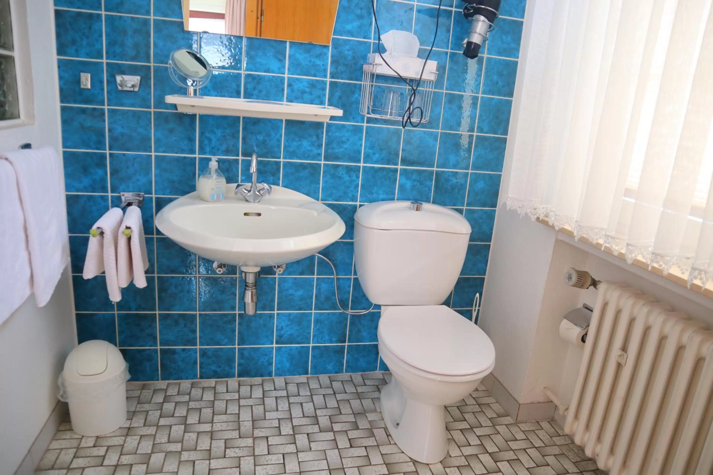 Bathroom in Pension Zur Harburg