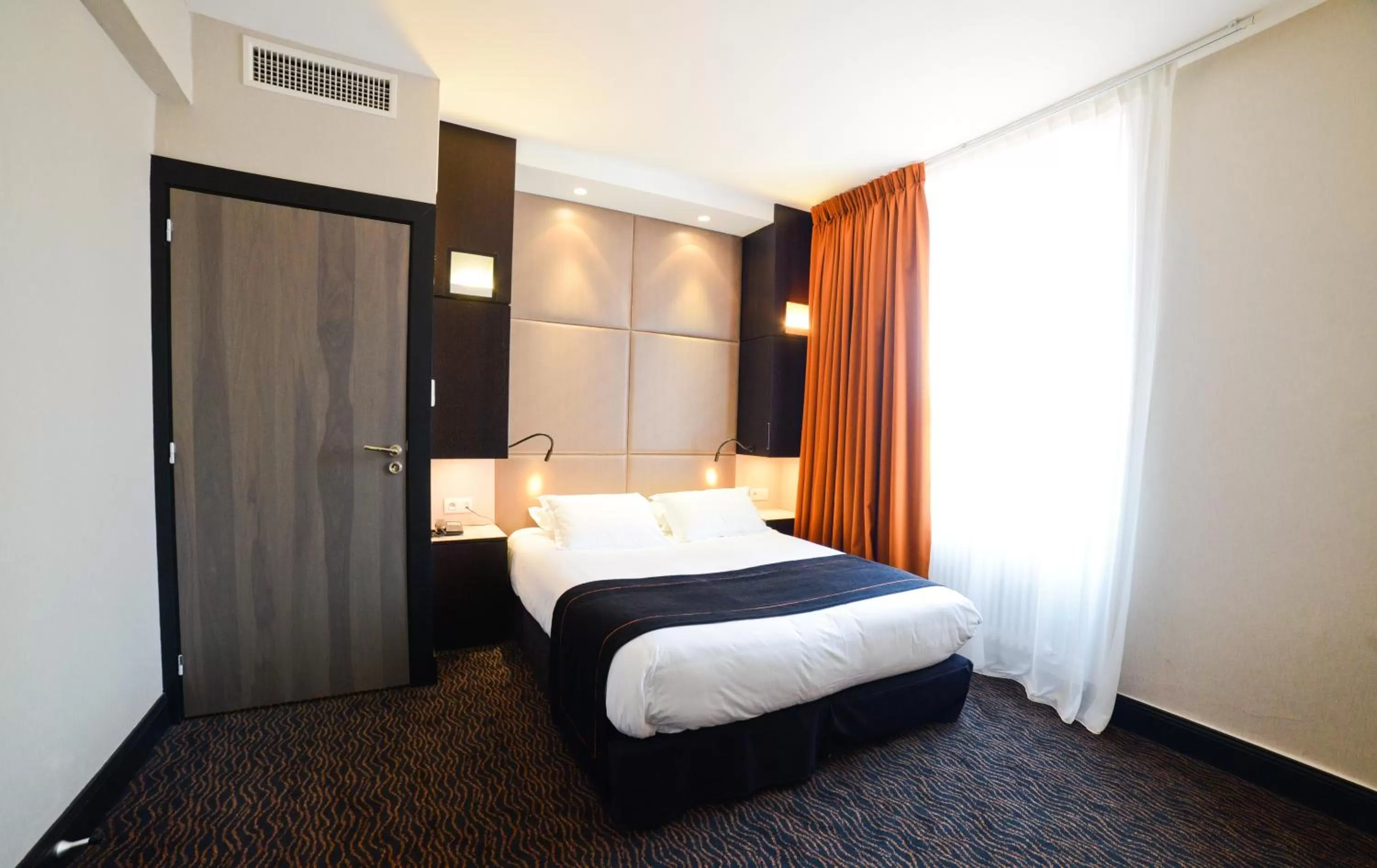 Bed in Hôtel Mercure Bayonne Centre Le Grand Hotel