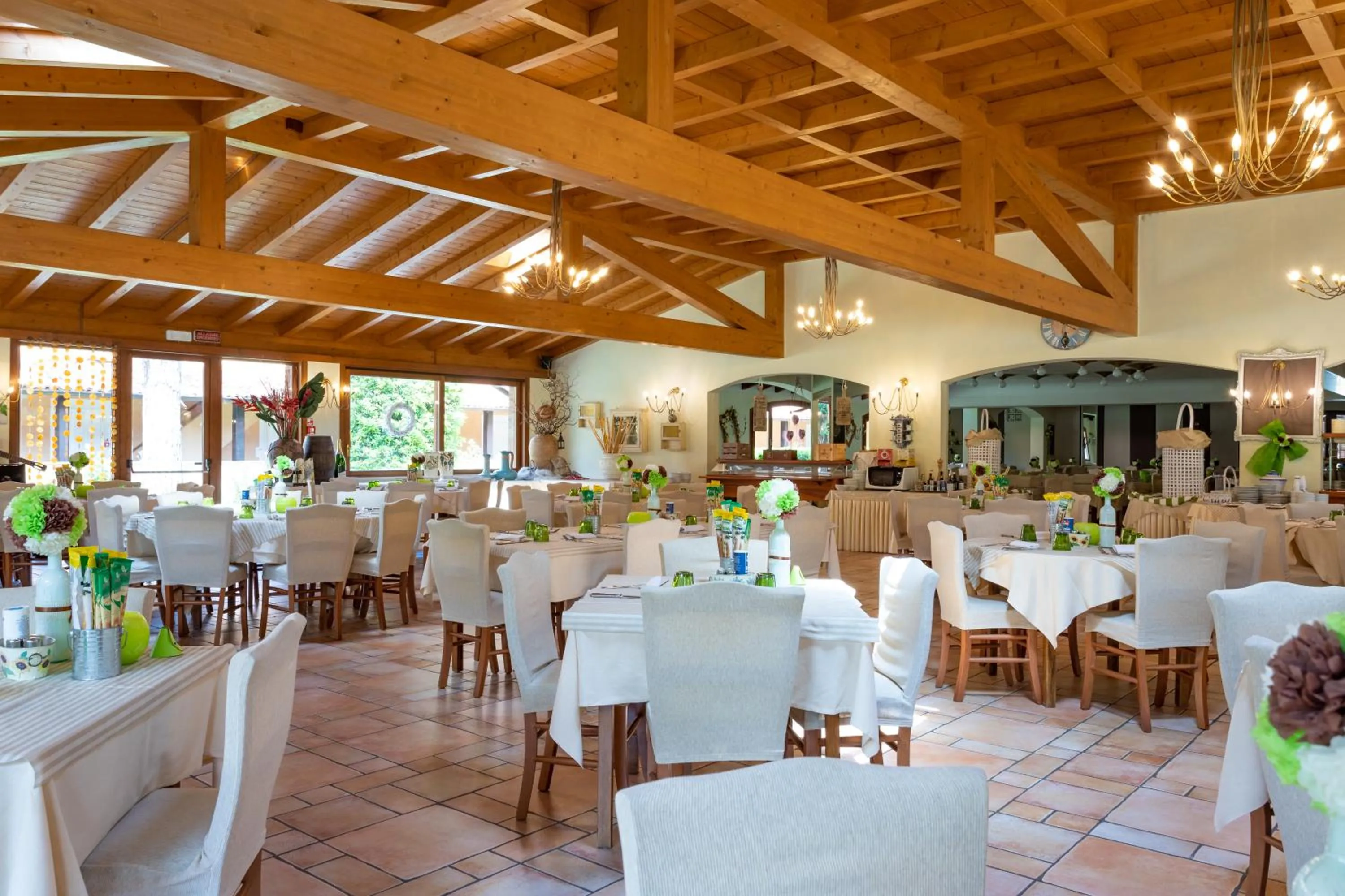 Restaurant/places to eat in West Garda Hotel