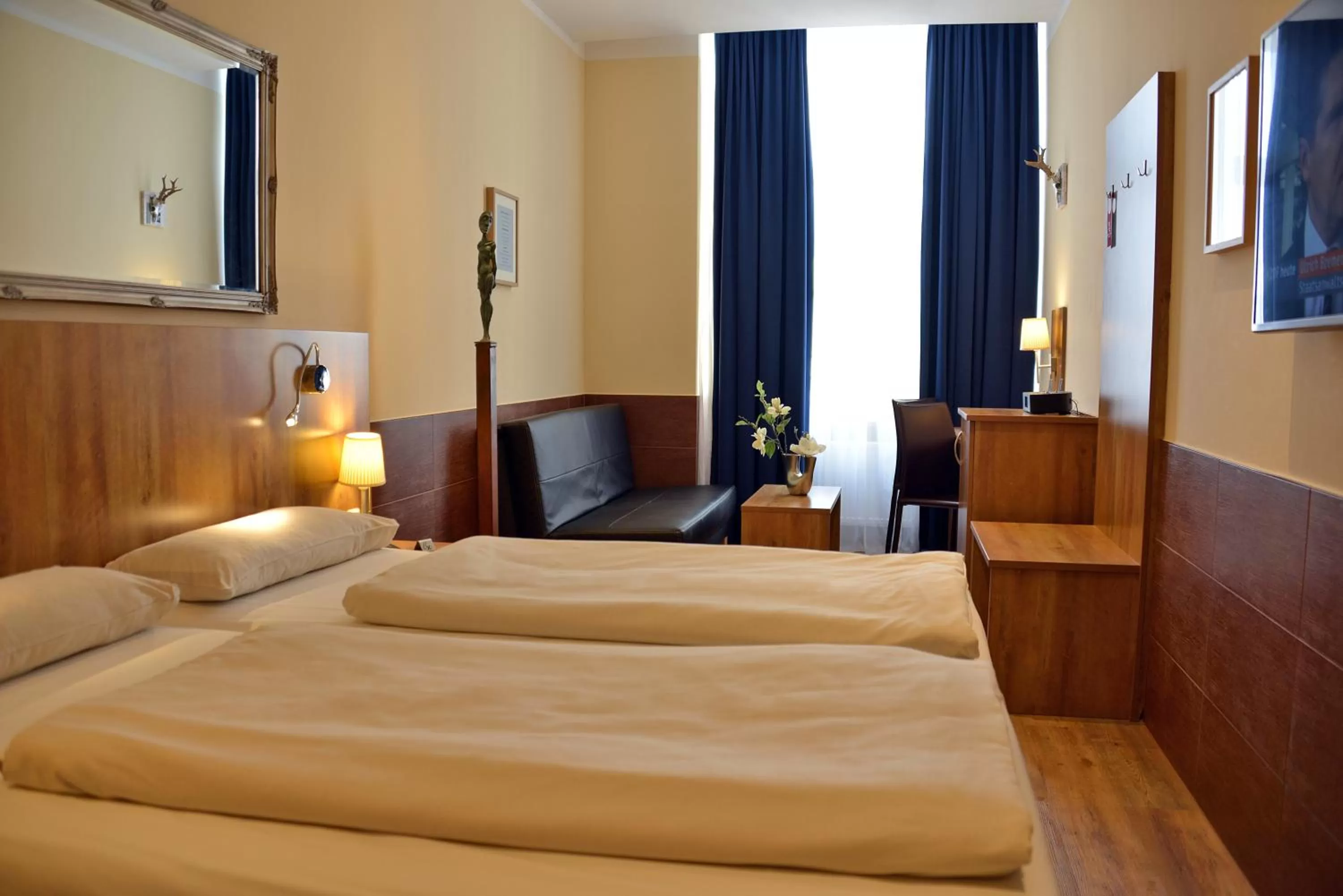 Photo of the whole room, Bed in Arthotel Munich