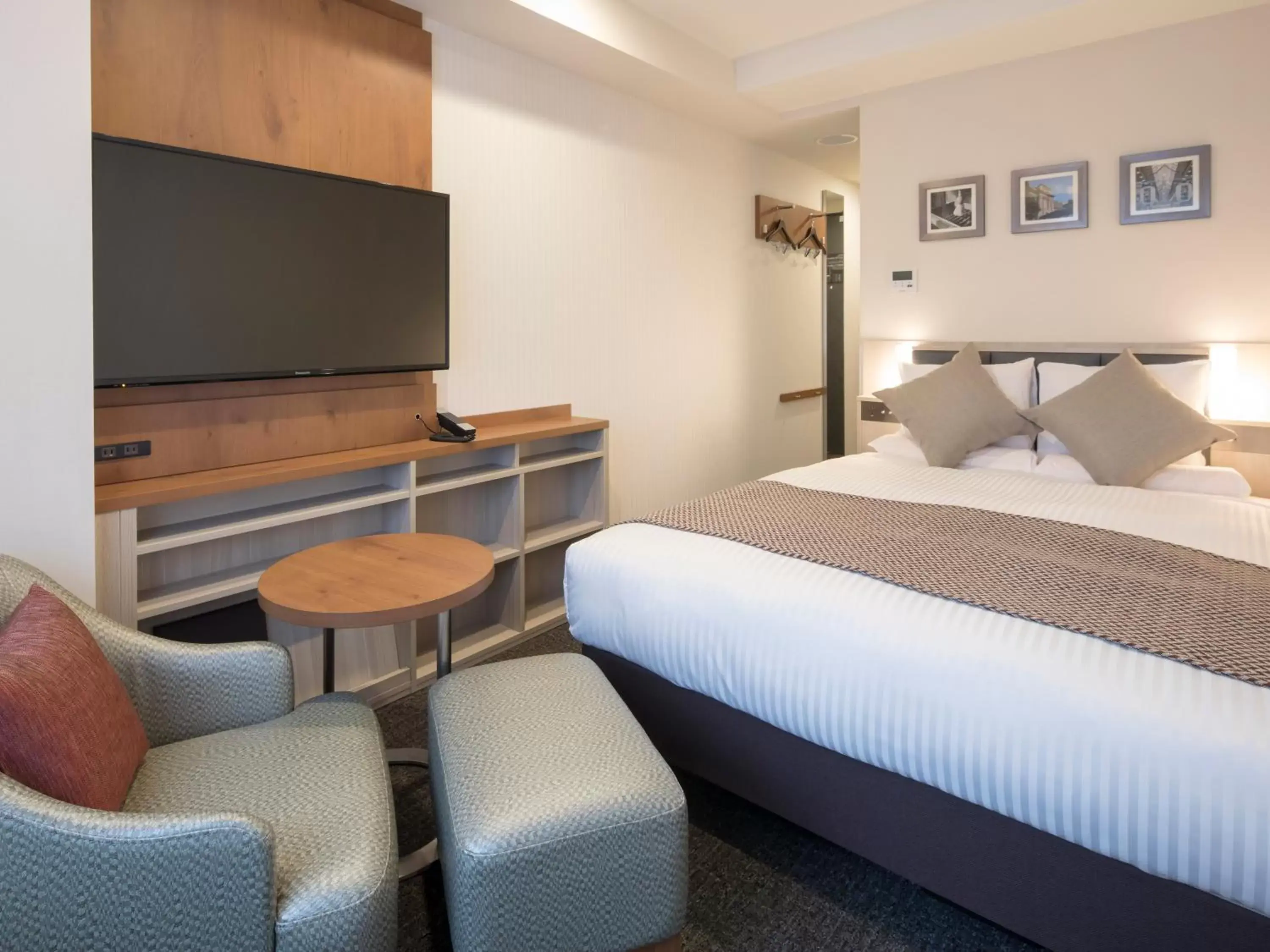 Standard Double Room in HOTEL MYSTAYS Midosuji Honmachi Standard Double Room in HOTEL MYSTAYS Midosuji Honmachi