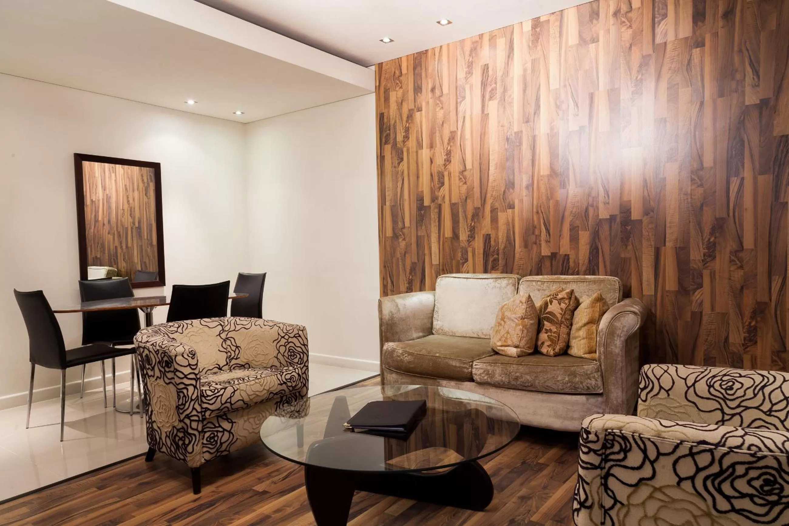 Living room in Colosseum Hotel