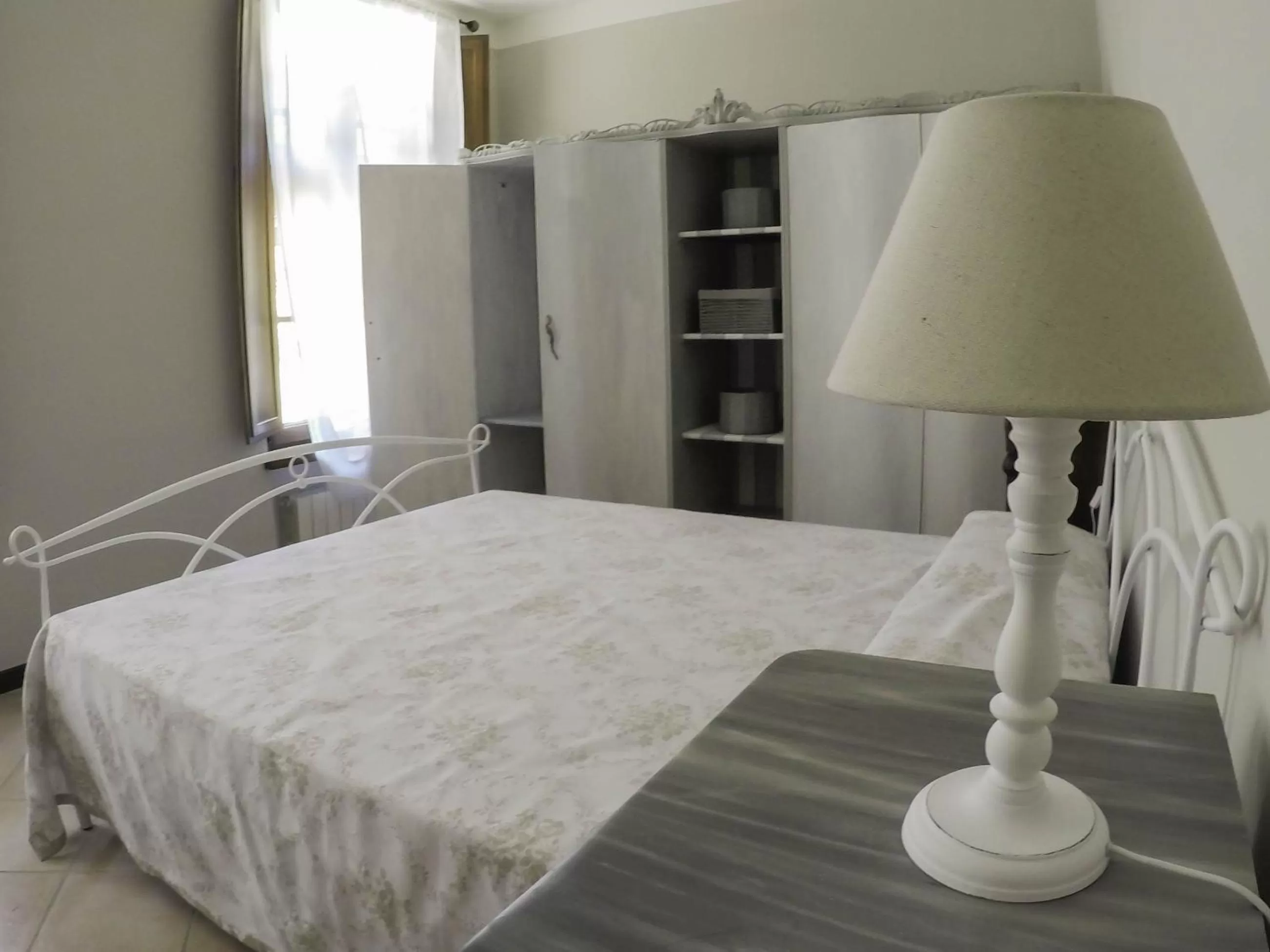 Bedroom, Bed in CASALE LA FATA -tipico toscano immerso nelle colline tra Lucca e Versilia, 6 appartamenti indipendenti