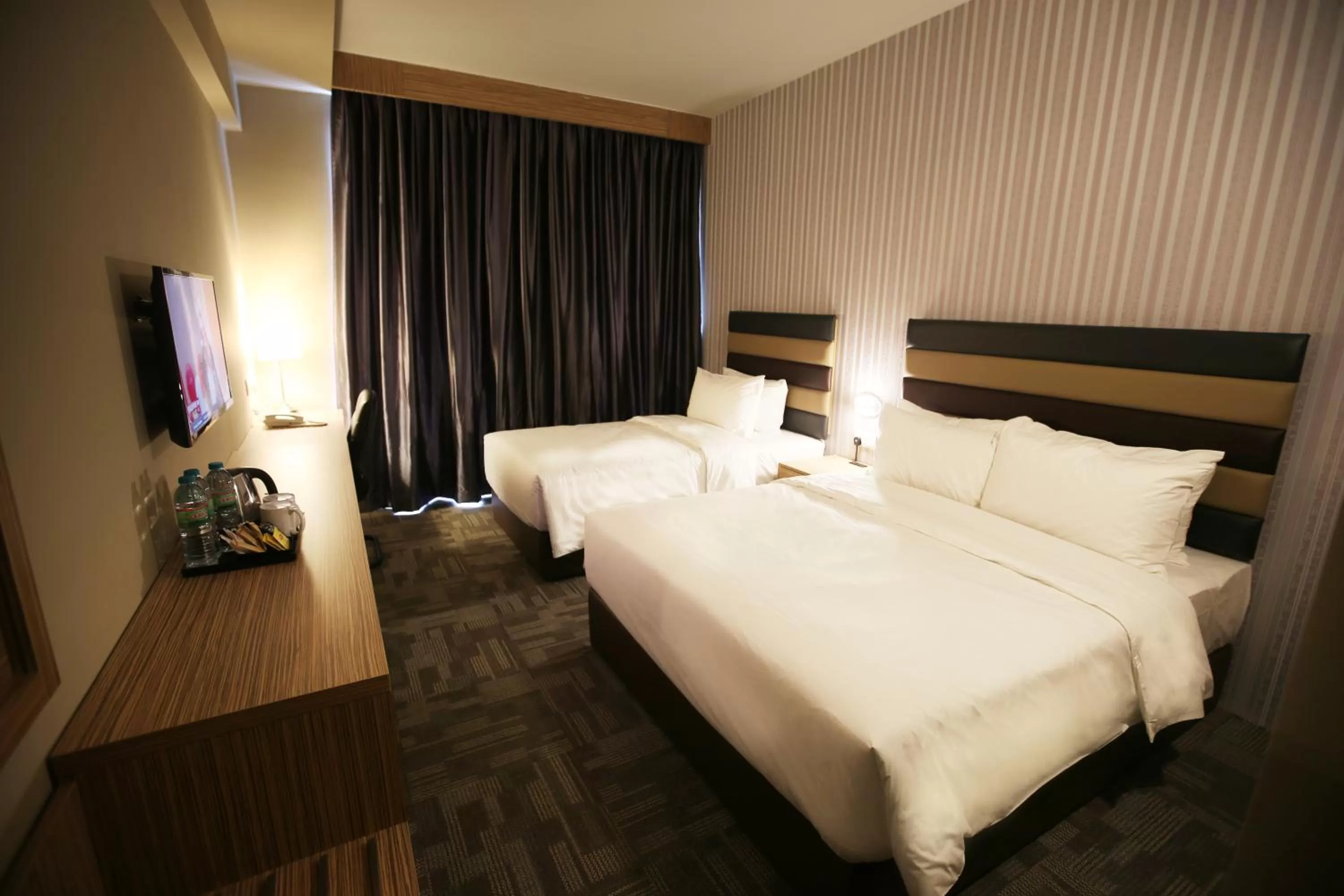 Photo of the whole room, Bed in SEM9 Senai "Formerly Known As Perth Hotel"