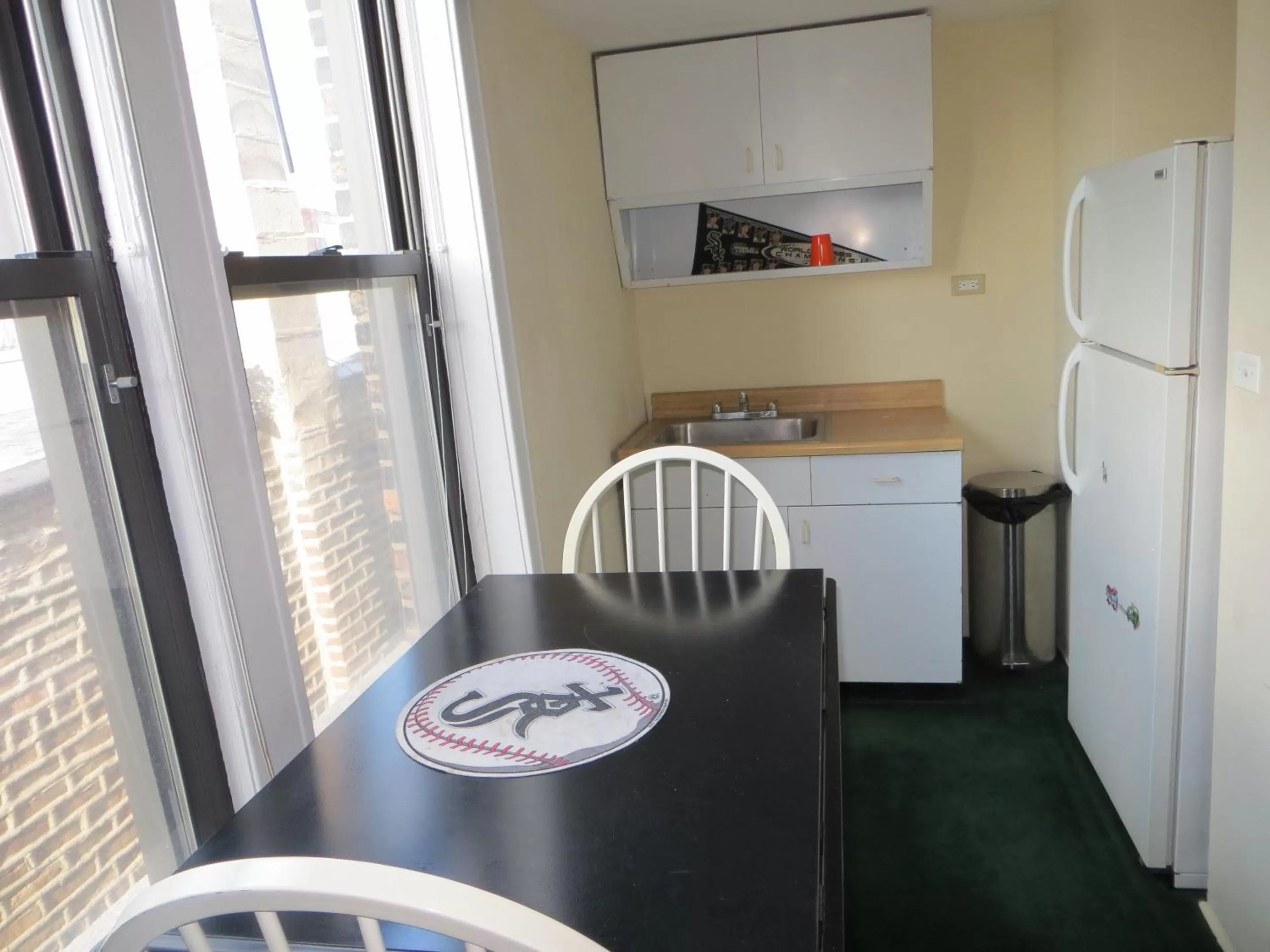 Kitchen or kitchenette in The Polo Inn Bridgeport U.S.A.