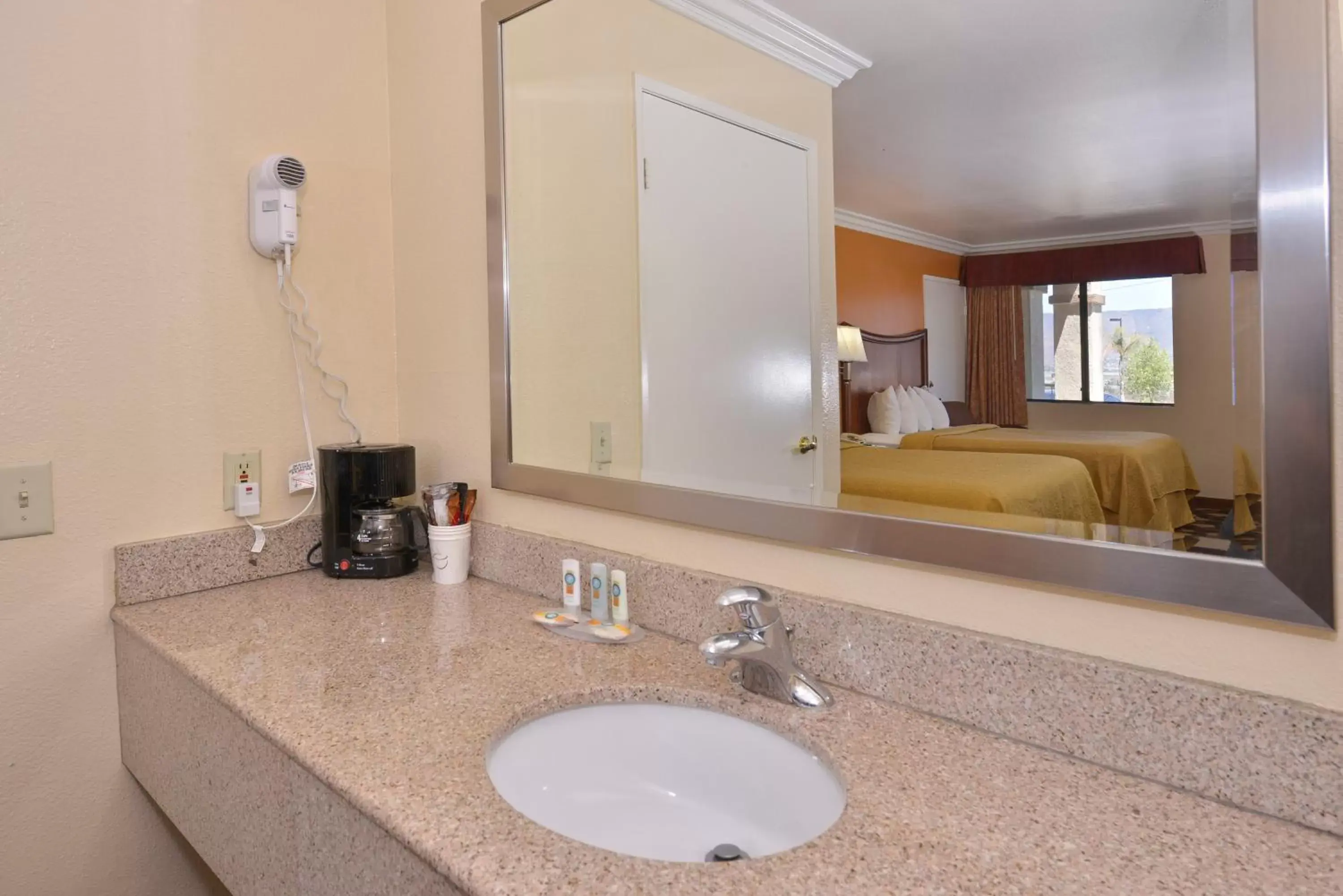 Queen Room with Two Queen Beds - Non-Smoking in Quality Inn Lake Elsinore I-15 Queen Room with Two Queen Beds - Non-Smoking in Quality Inn Lake Elsinore I-15