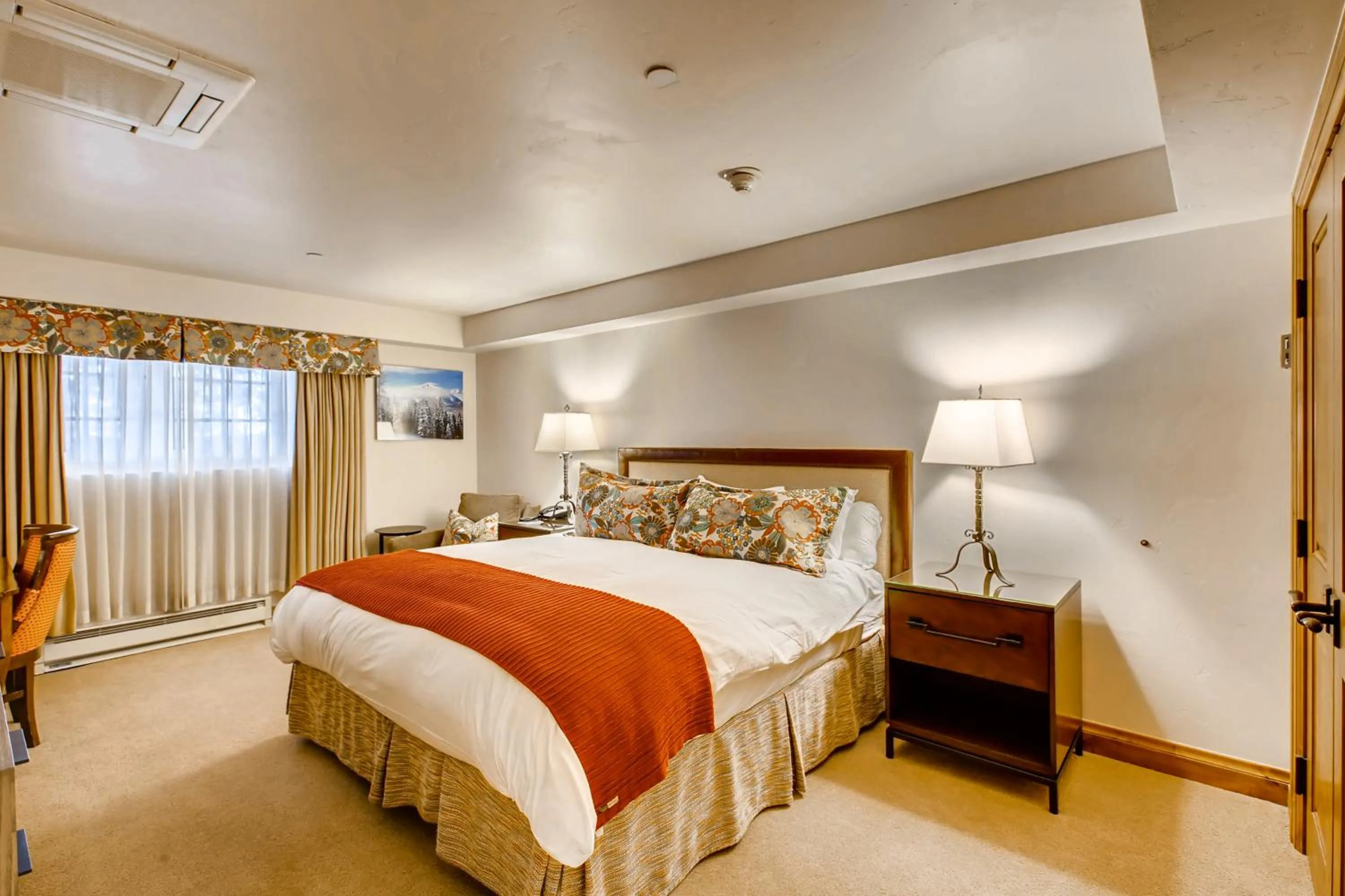 Bedroom, Bed in Gravity Haus Vail