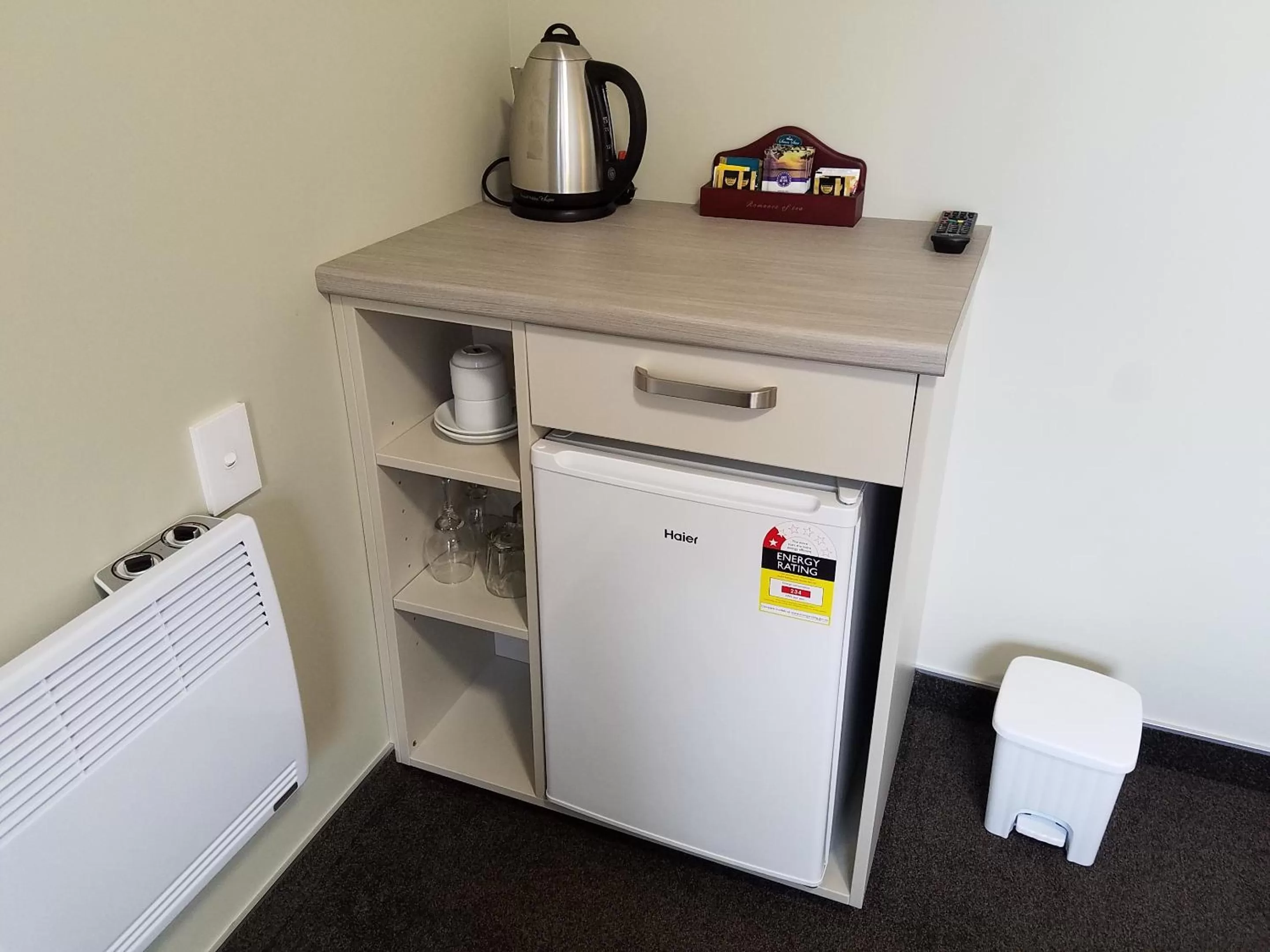 Coffee/tea facilities, Kitchen/Kitchenette in Stumpers Hotel