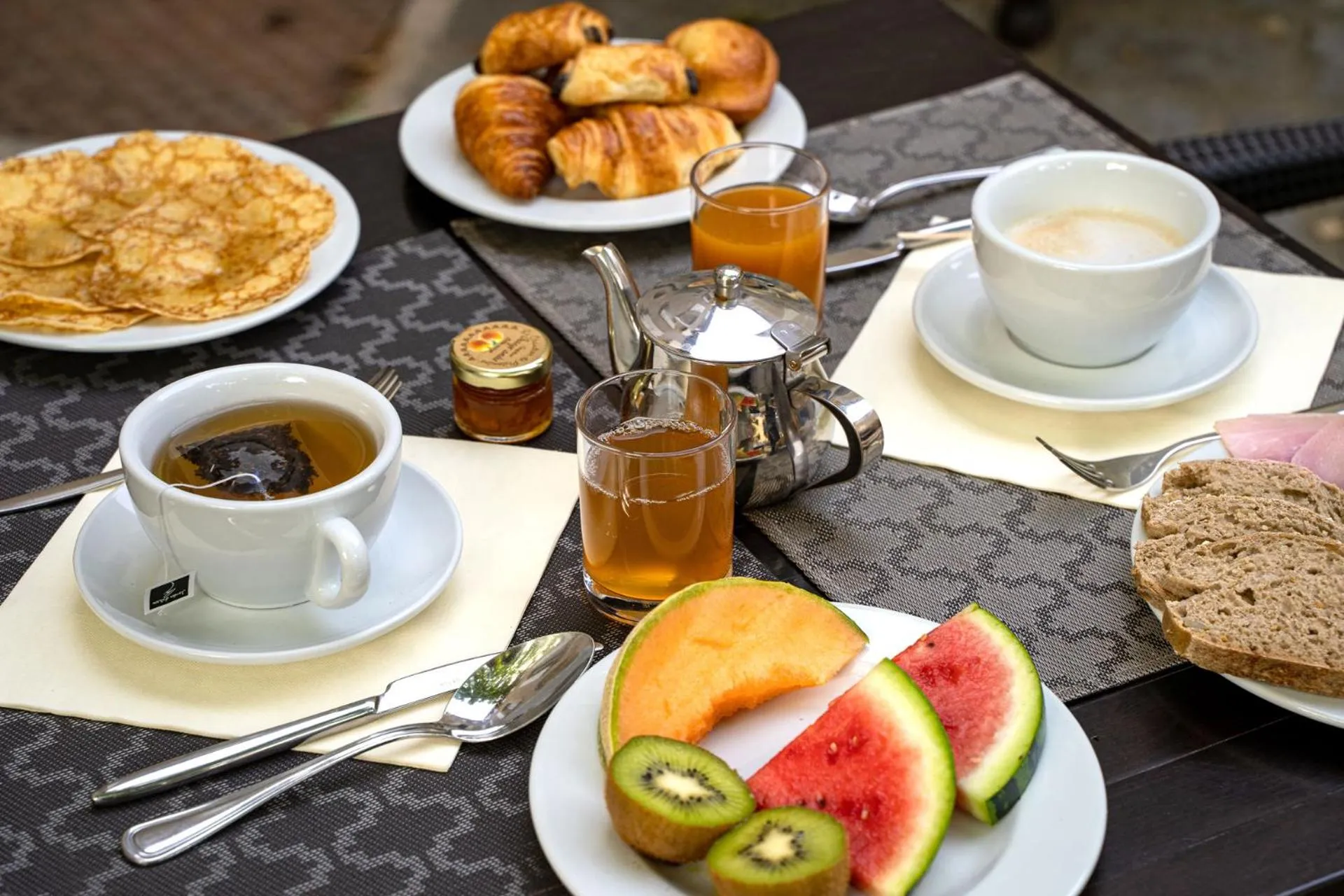 Continental breakfast in Moulin de Vernègues Hôtel & Spa