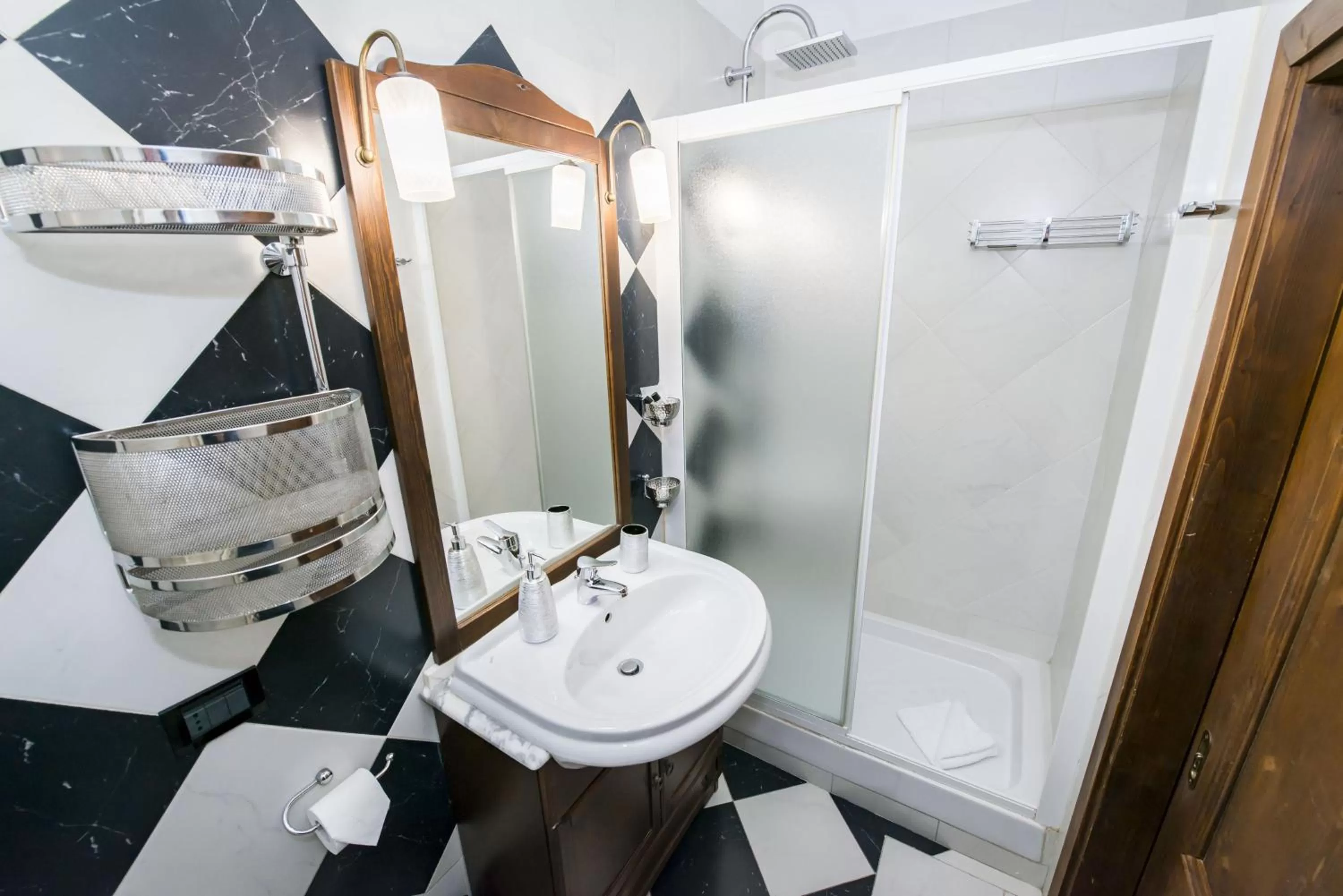 Shower in Vicolo dell'Aquila - Residenze Romanae