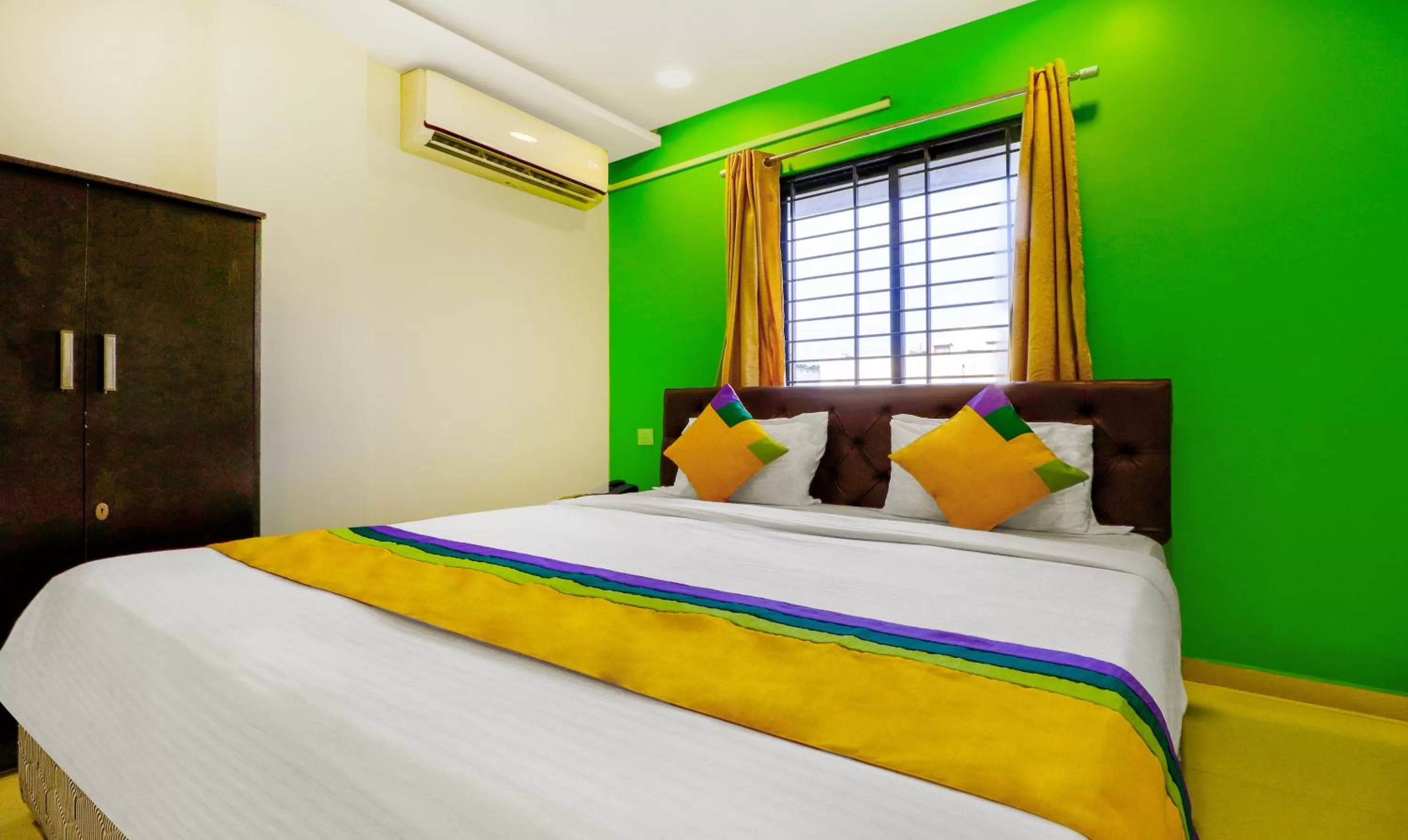 Bedroom, Bed in Itsy Hotels Carnival Inn