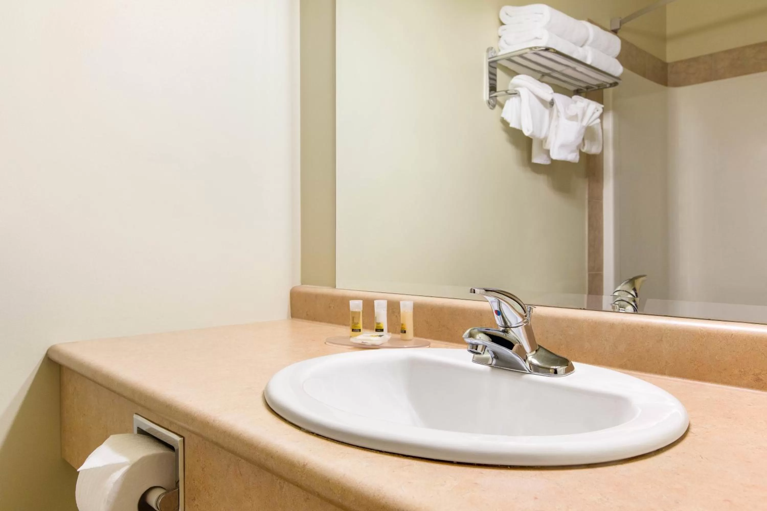 Queen Room - Disability Access - Non-Smoking in Days Inn by Wyndham Chetwynd