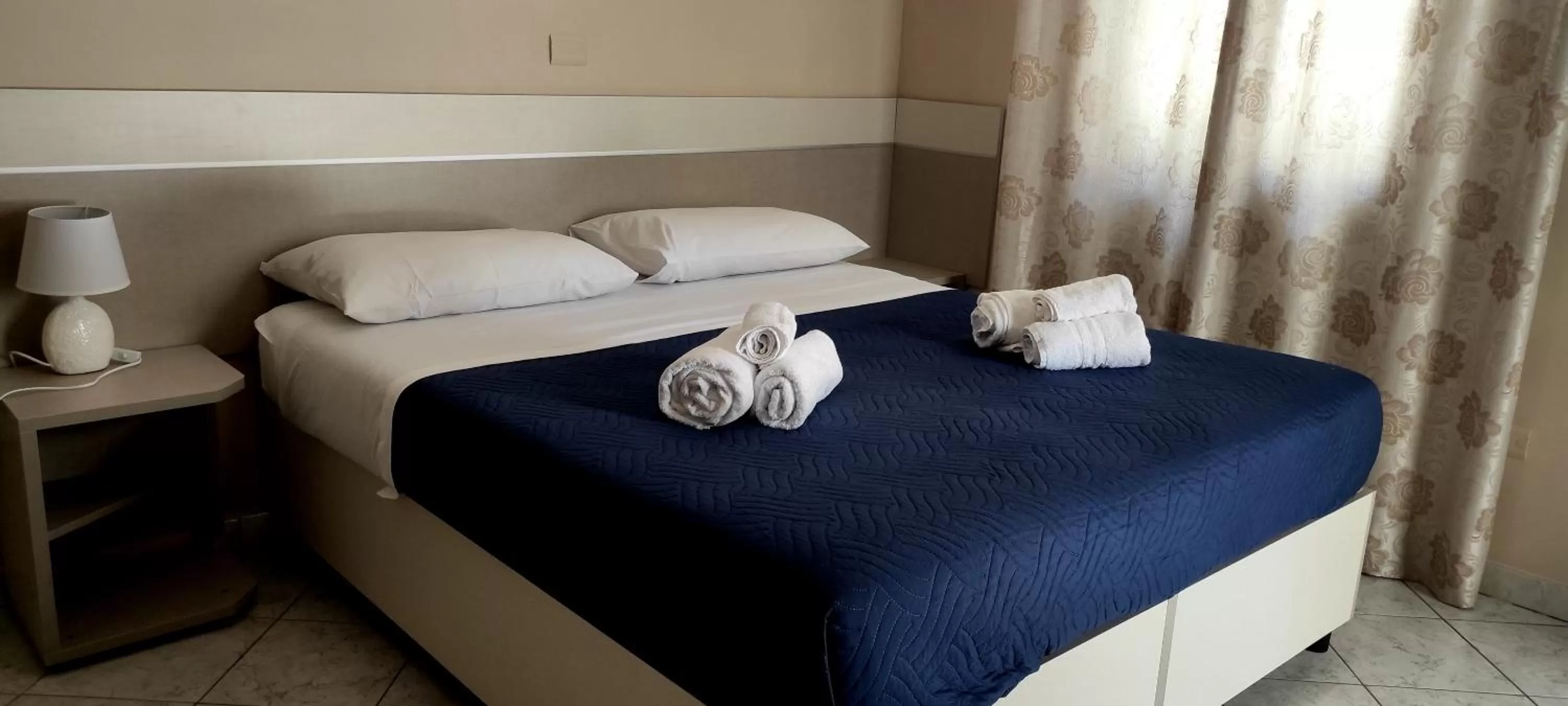 Bed in Residence Santa Barbara