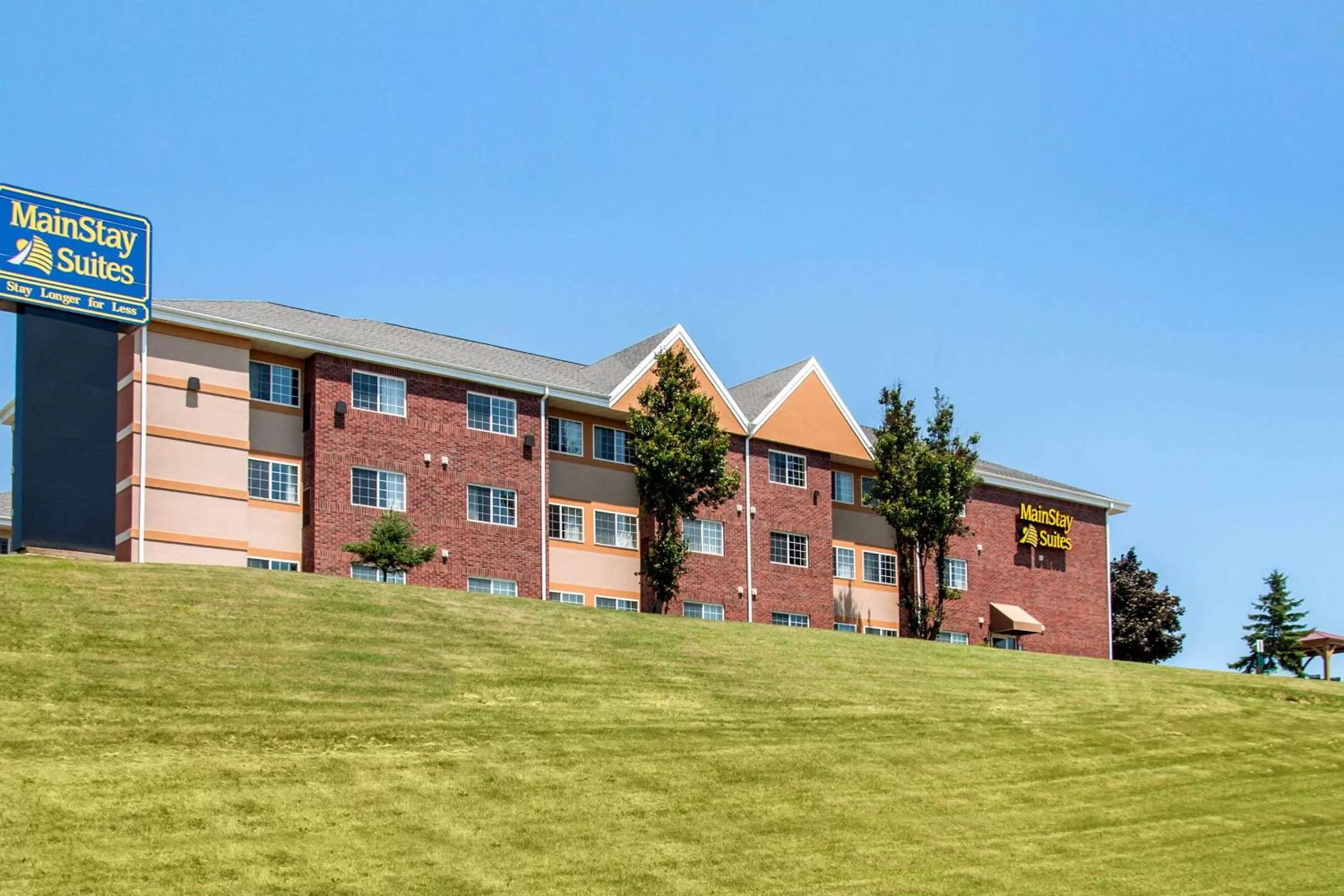 Property building in MainStay Suites Dubuque at Hwy 20