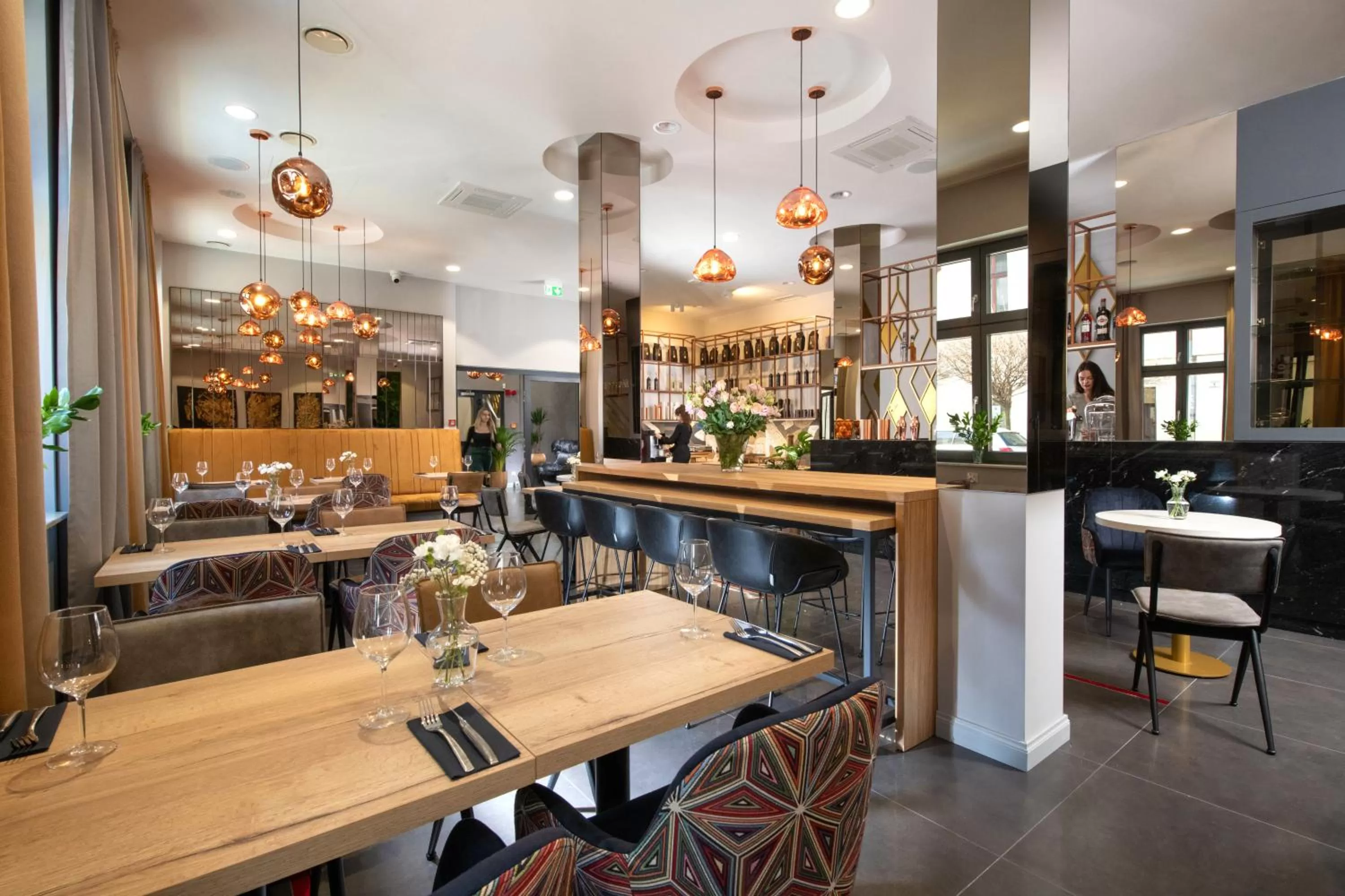 Restaurant/places to eat in Xerion Hotel