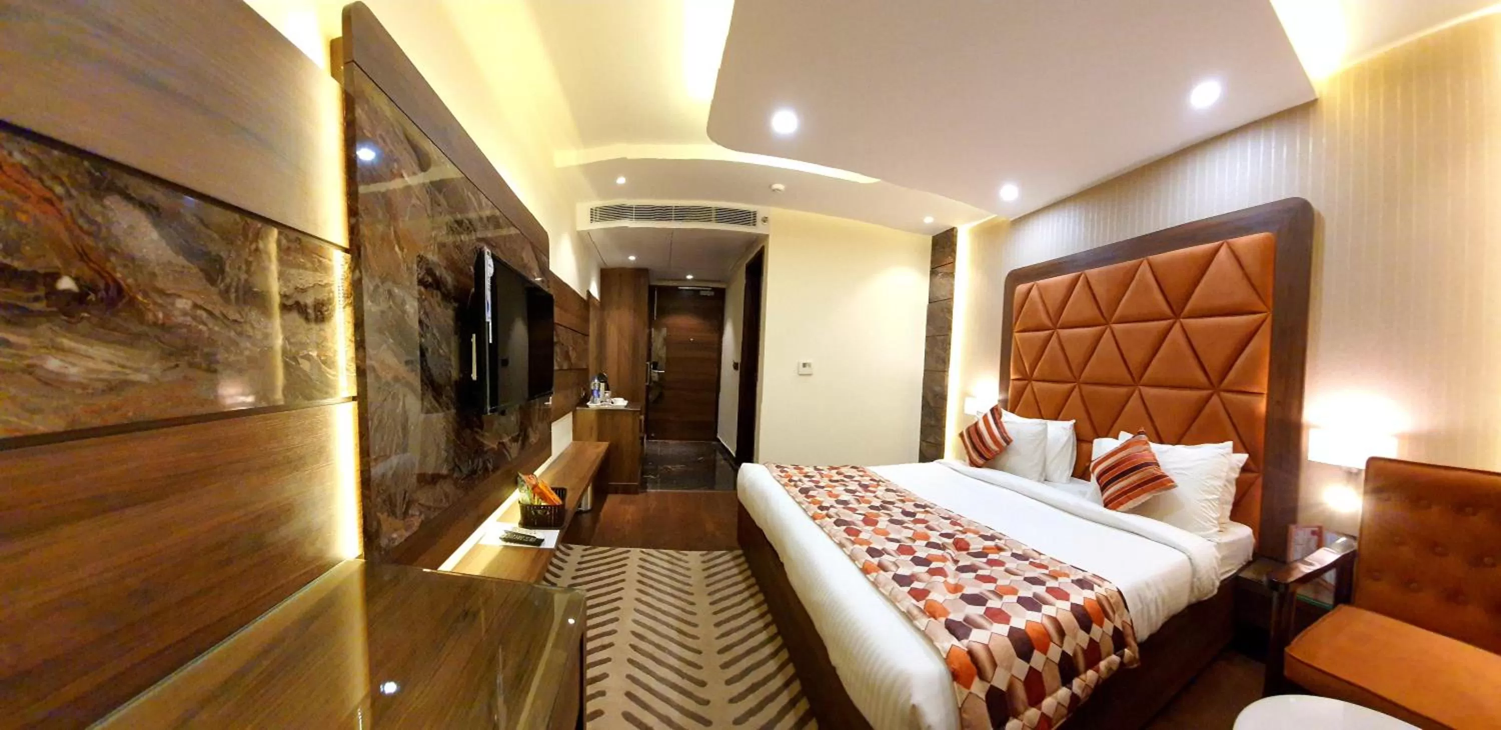 Bed in Hotel Makhan Residency