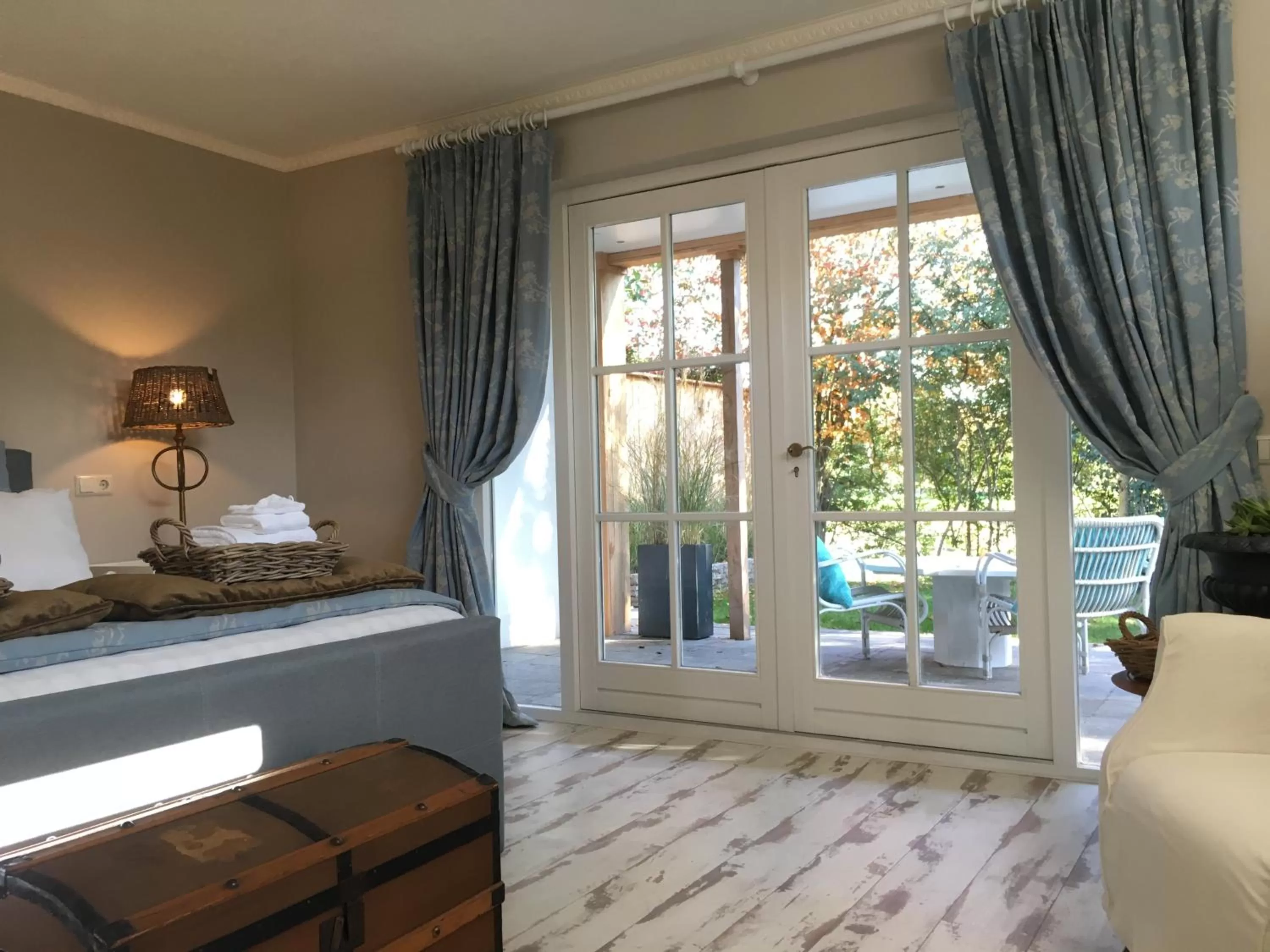 Garden view, Bed in De Vijverkamer-----privé diner op de kamer mogelijk!!