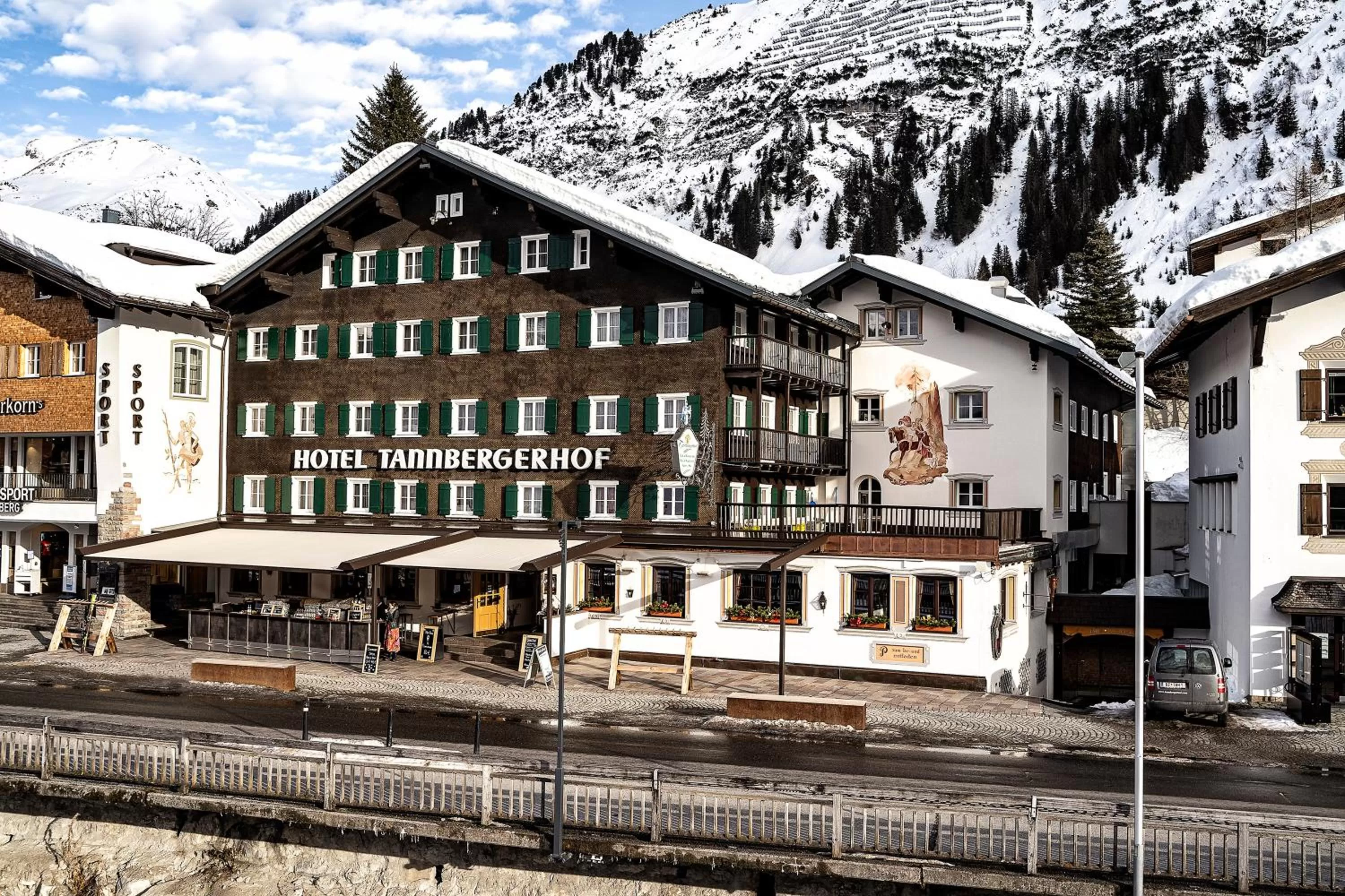 Property building in Hotel Tannbergerhof im Zentrum von Lech