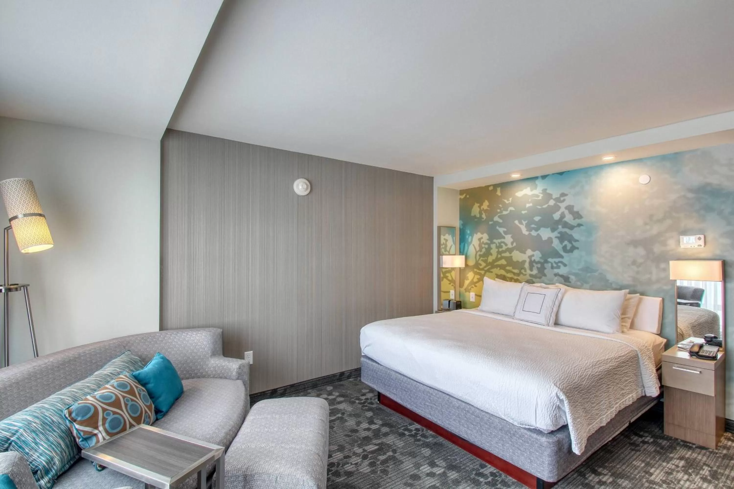 Photo of the whole room, Bed in Courtyard by Marriott Fargo