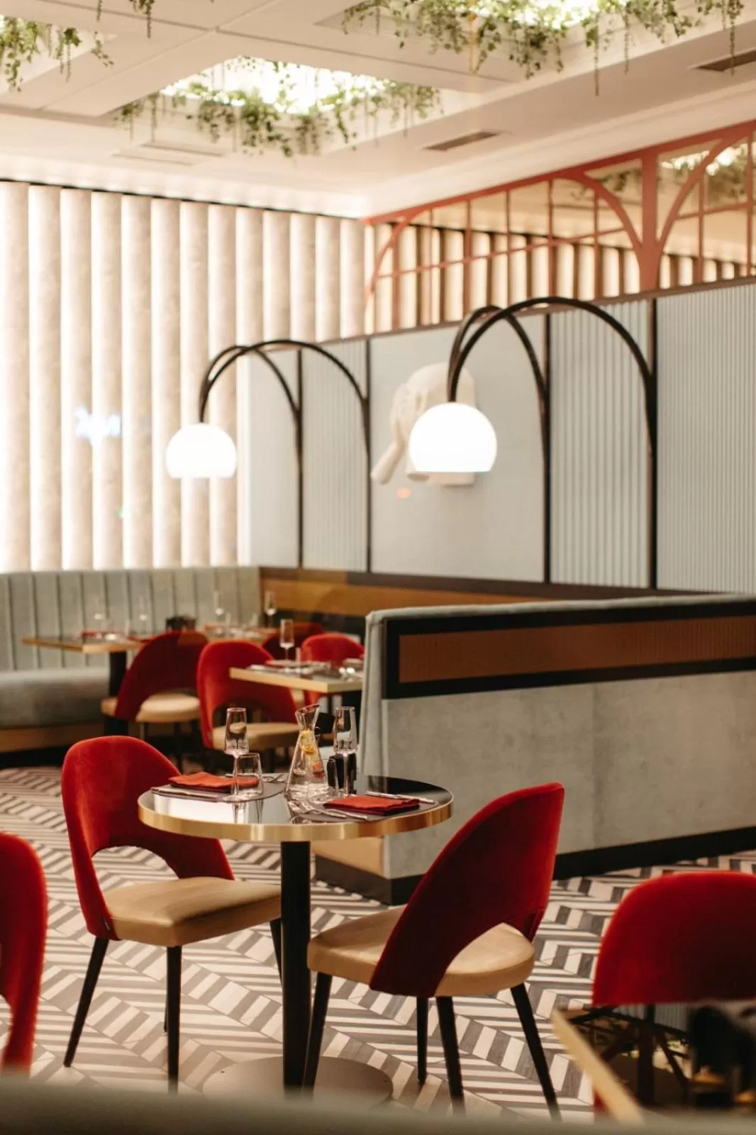 Restaurant/Places to Eat in Hotel Select