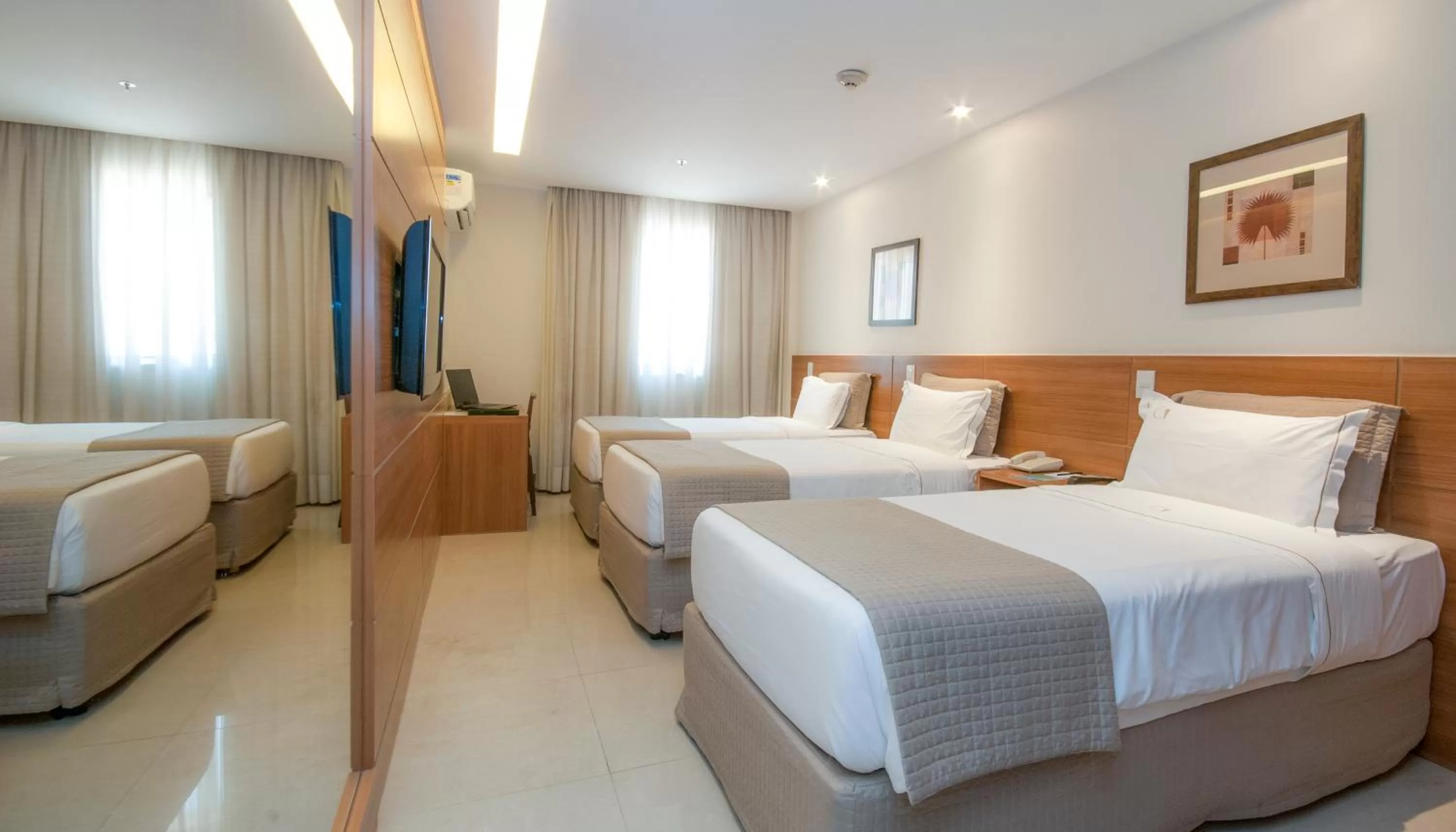 Property building, Bed in Américas Granada Hotel