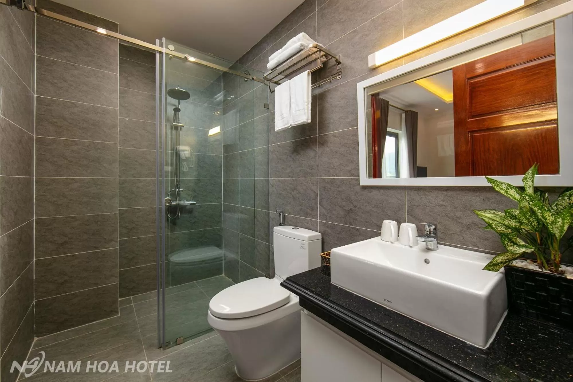 Shower in Nam Hoa Hotel