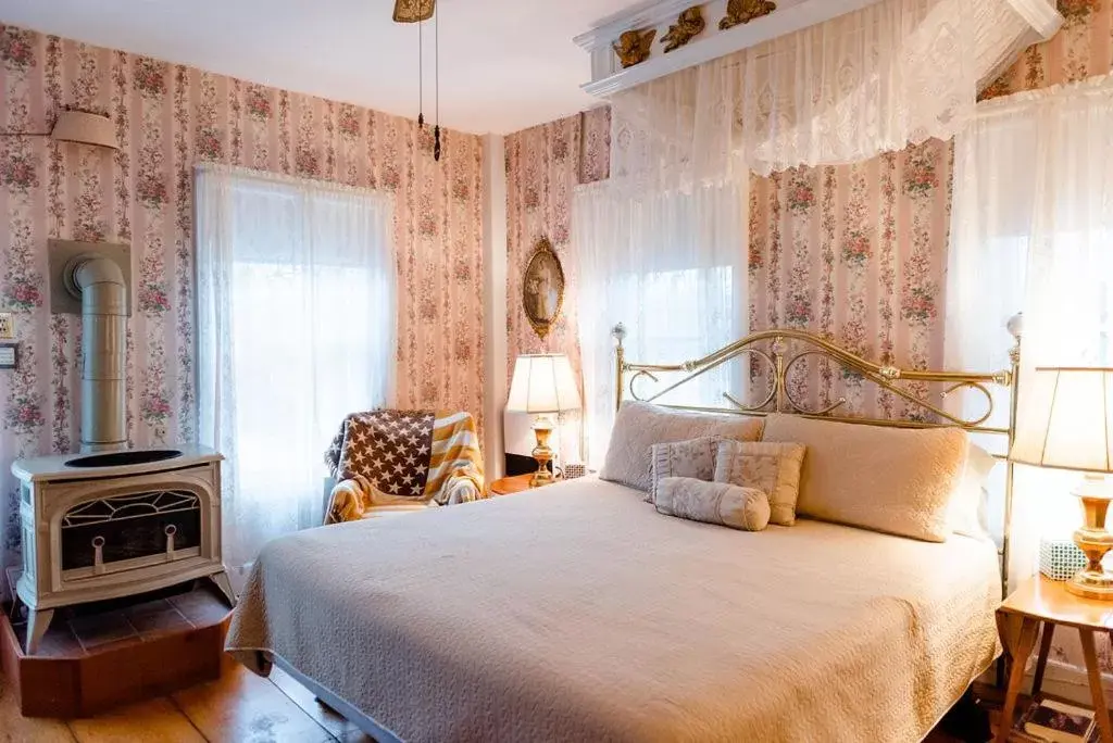 Double Room with Mountain View in The Greenfield Inn Double Room with Mountain View in The Greenfield Inn