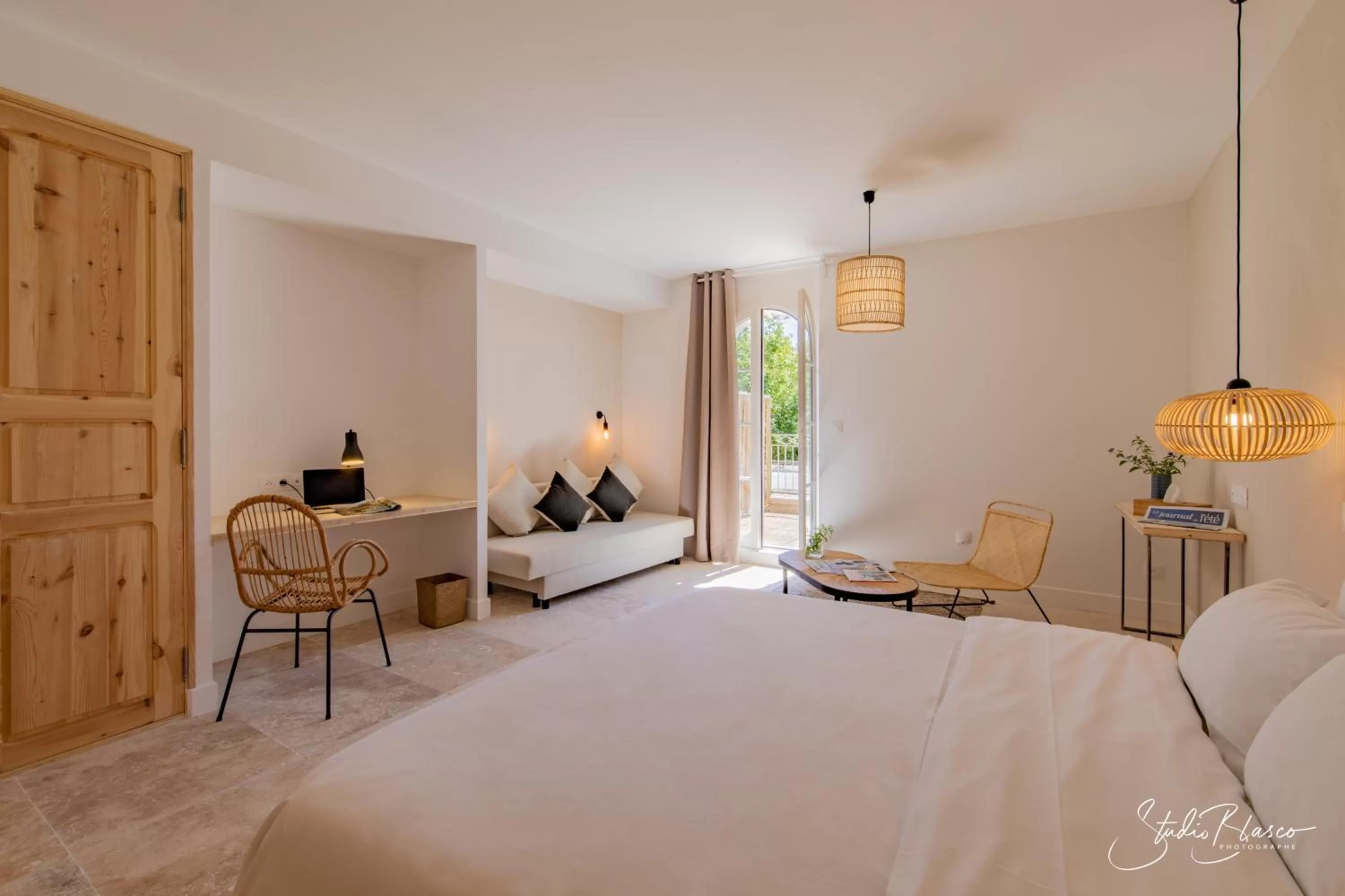 Photo of the whole room, Bed in Moulin de la Roque