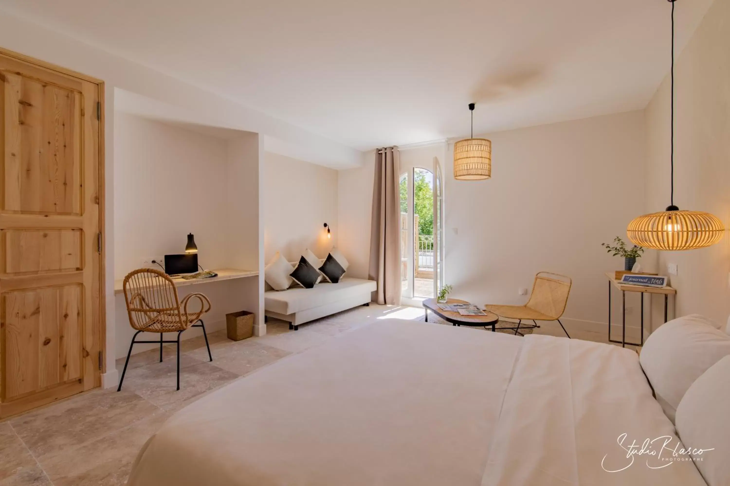 Superior Queen Room in Moulin de la Roque Superior Queen Room in Moulin de la Roque