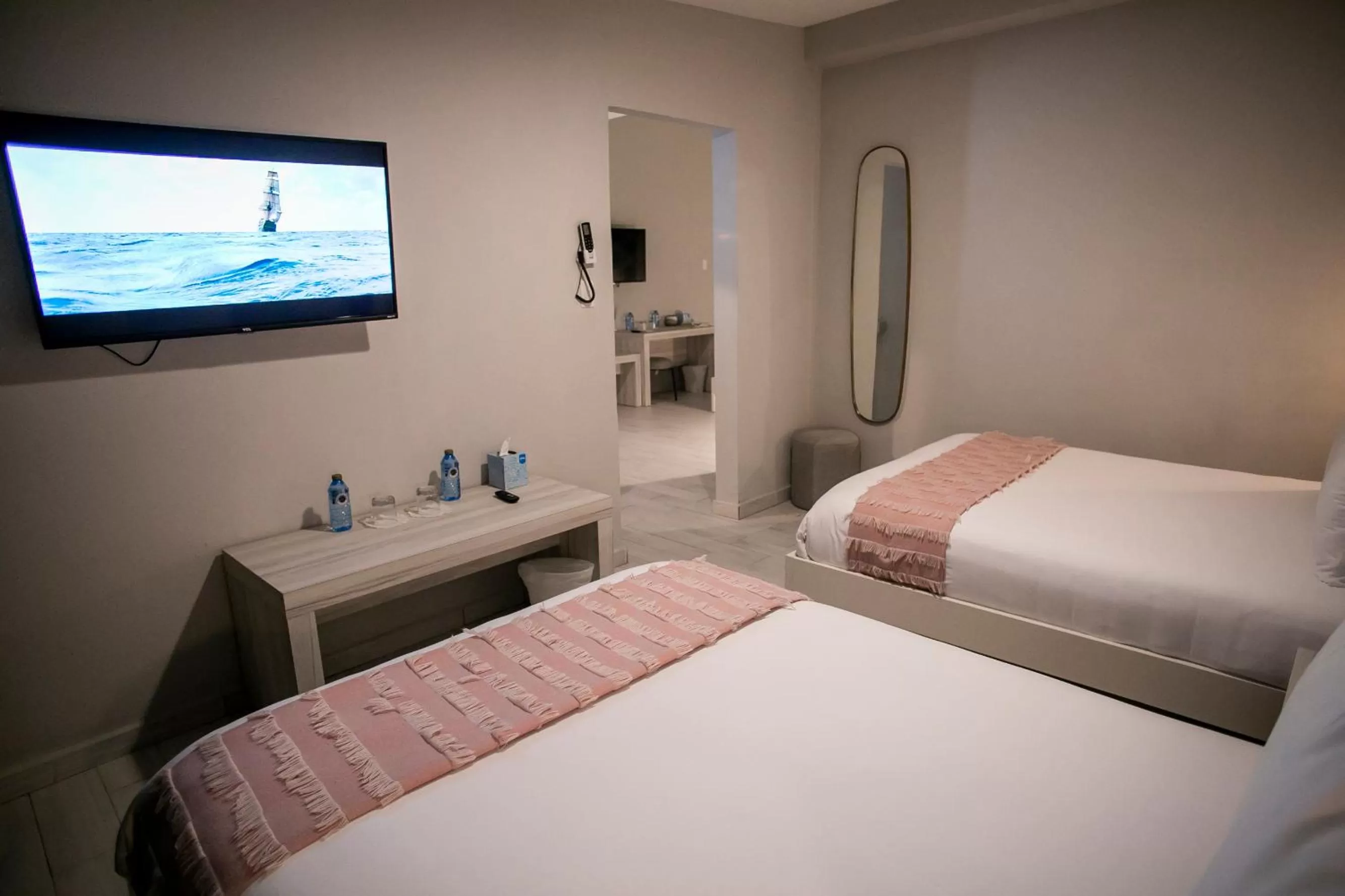 Bedroom, Bed in Trópica Beach Hotel