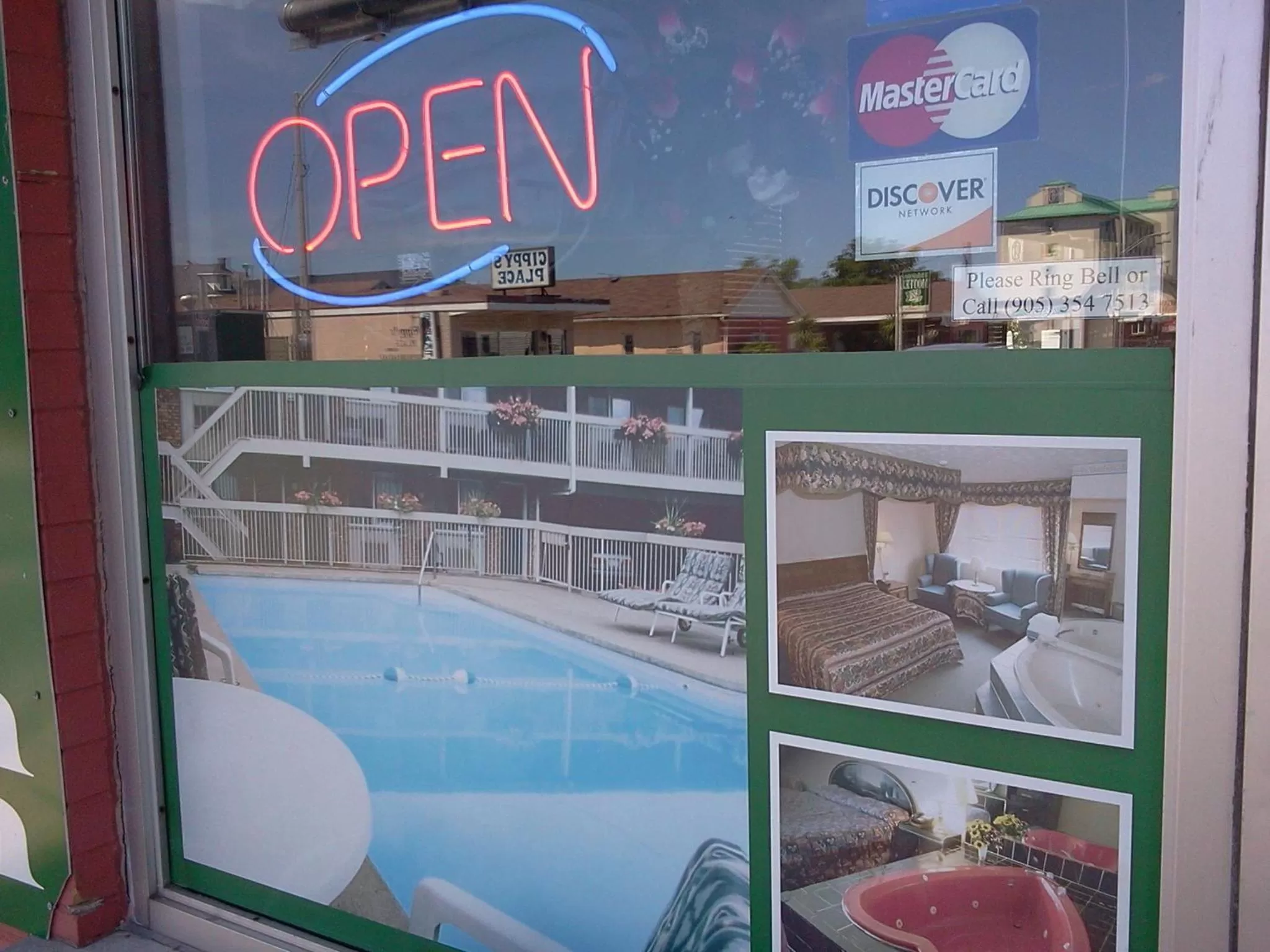 Swimming pool in Sunset Inn