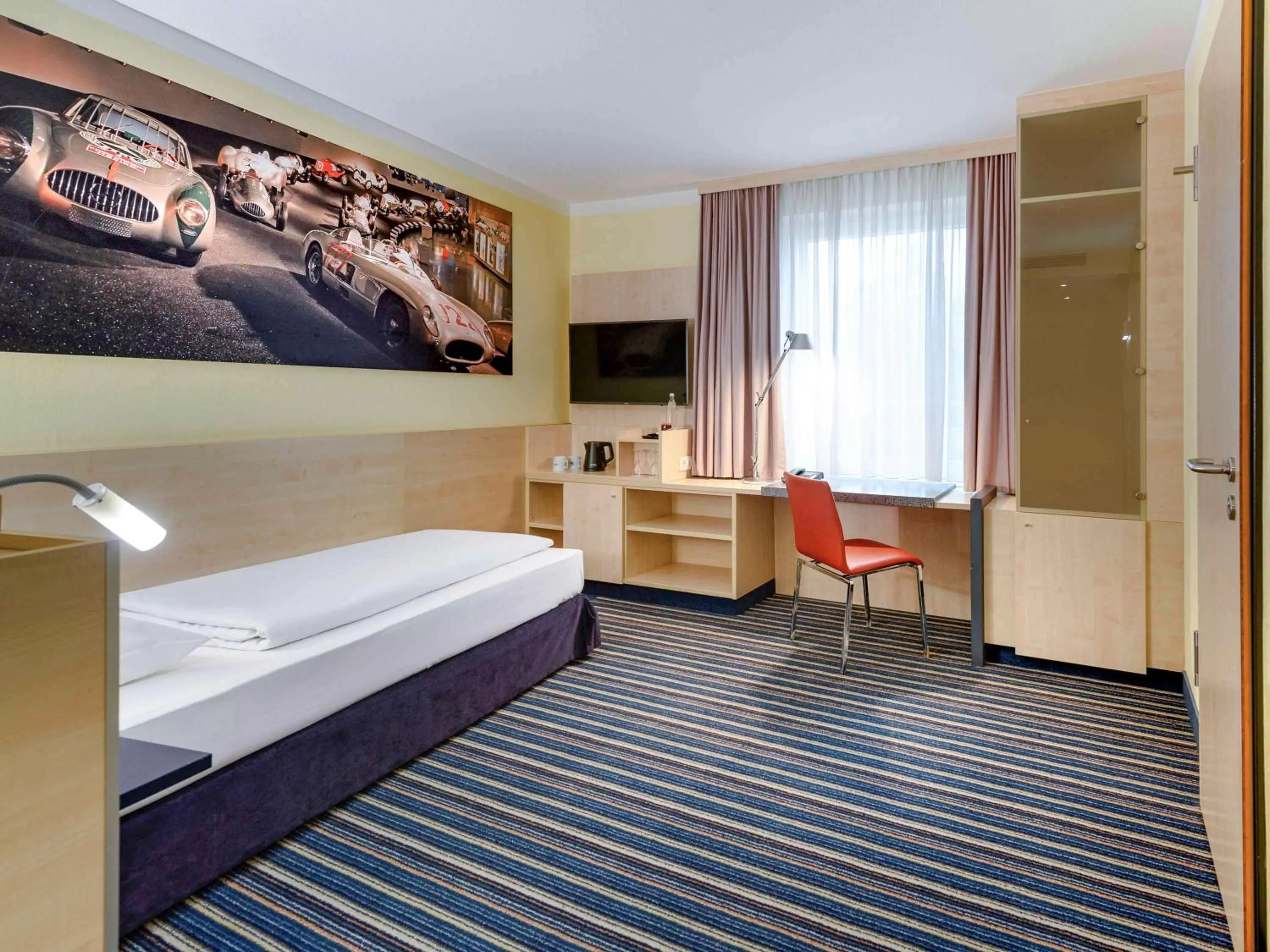 Photo of the whole room, Bed in Mercure Stuttgart City Center