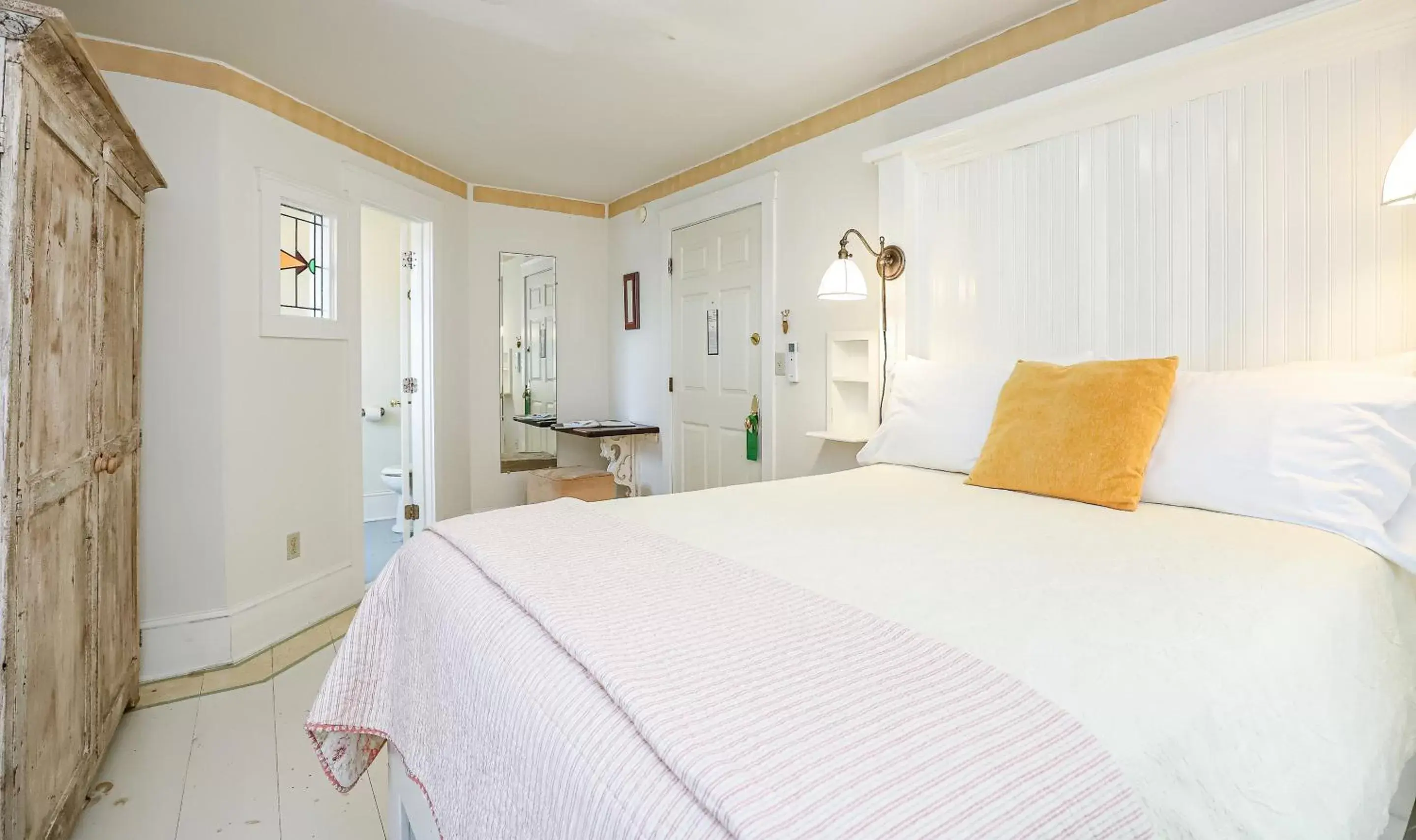 Superior Double Room in The Charlotte Hotel & Restaurant Superior Double Room in The Charlotte Hotel & Restaurant