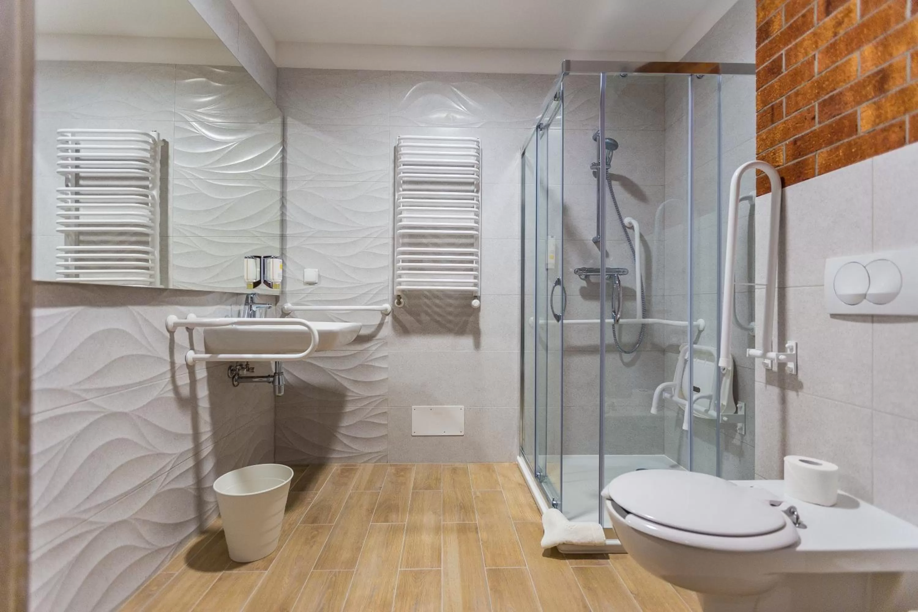 Bathroom in Hotel Falcon