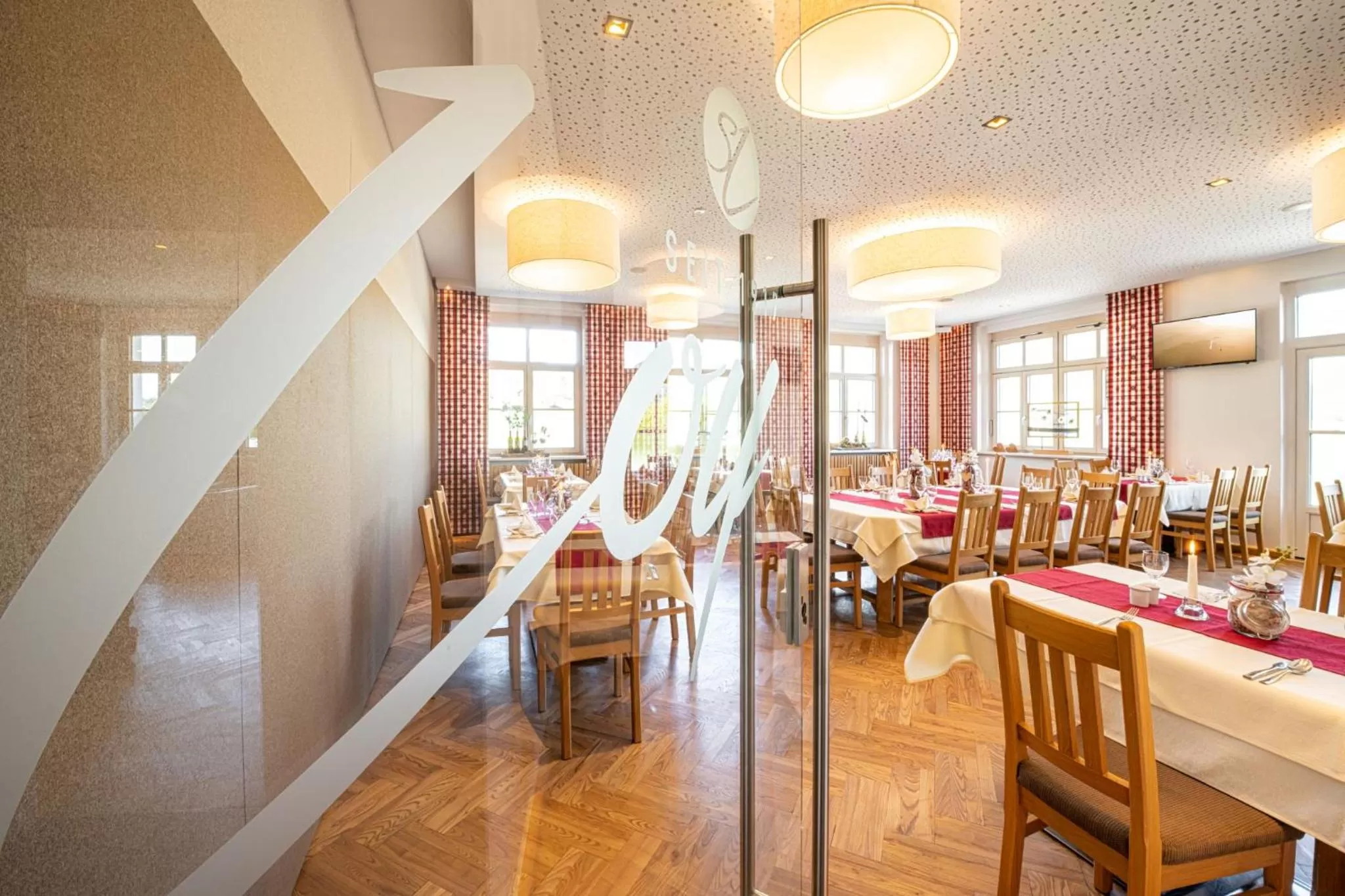 Restaurant/places to eat in Hotel Loy