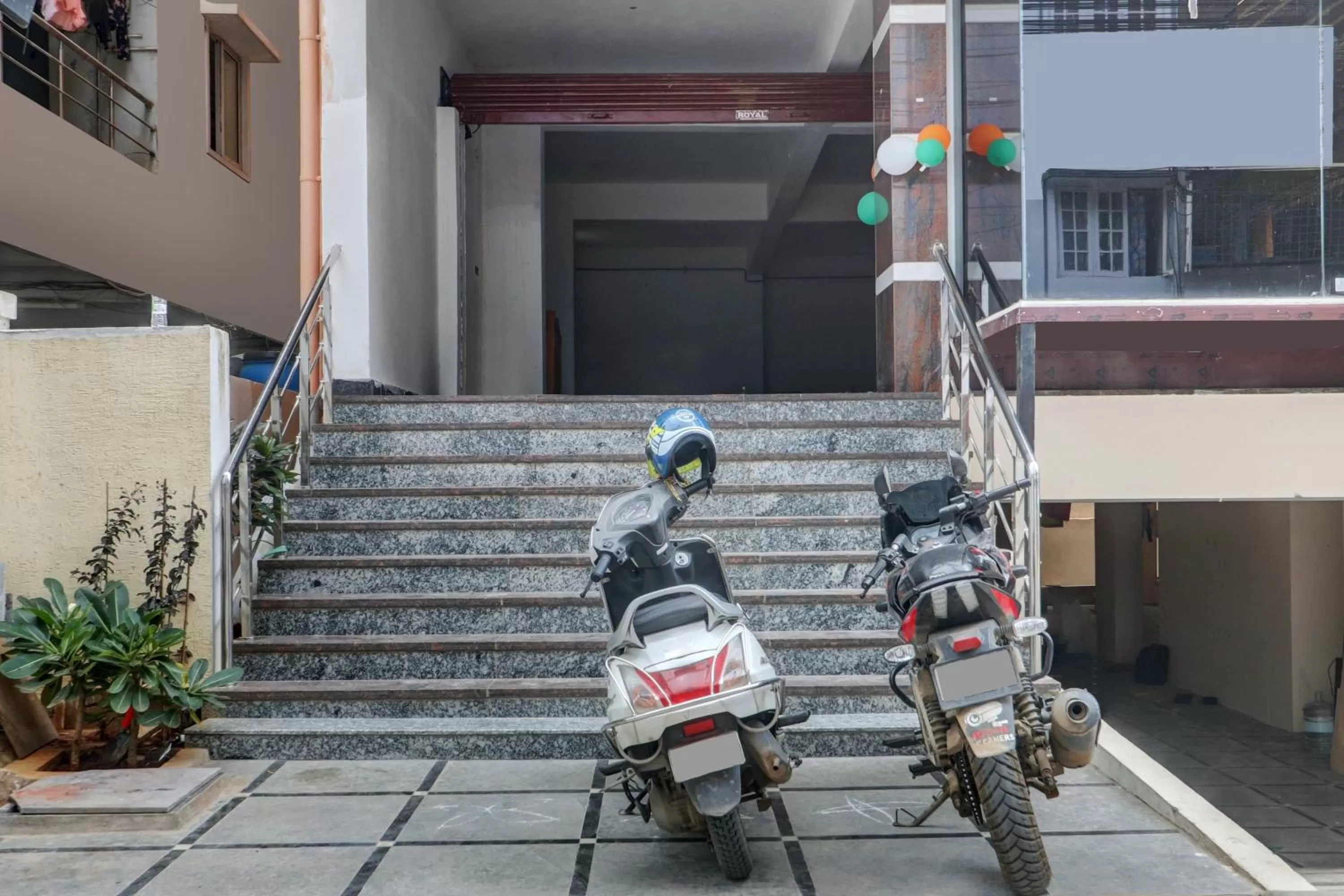 Facade/entrance in Super OYO Collection O Halcyon Madhapur