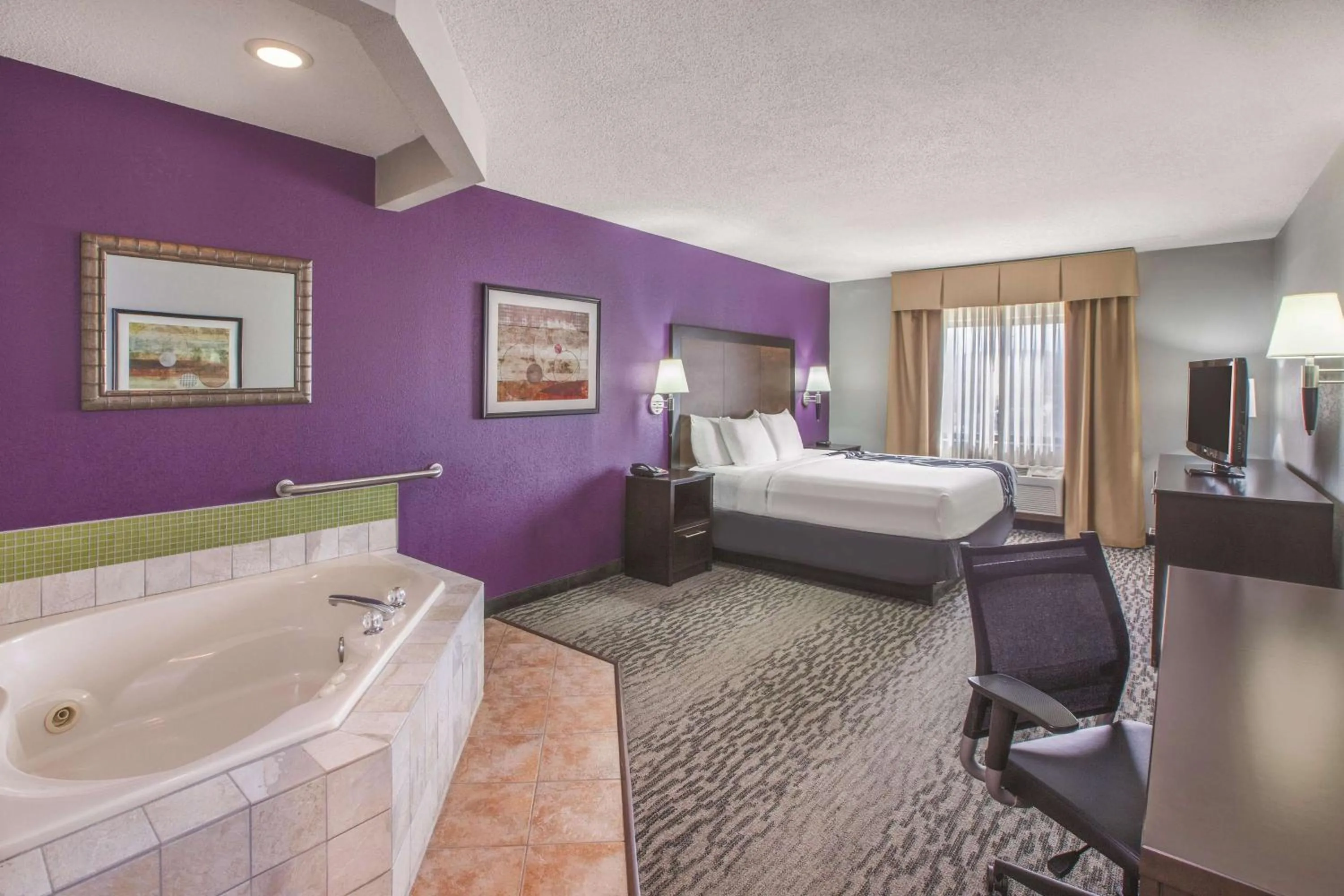 Deluxe King Suite - Non-Smoking in La Quinta Inn & Suites by Wyndham Erie