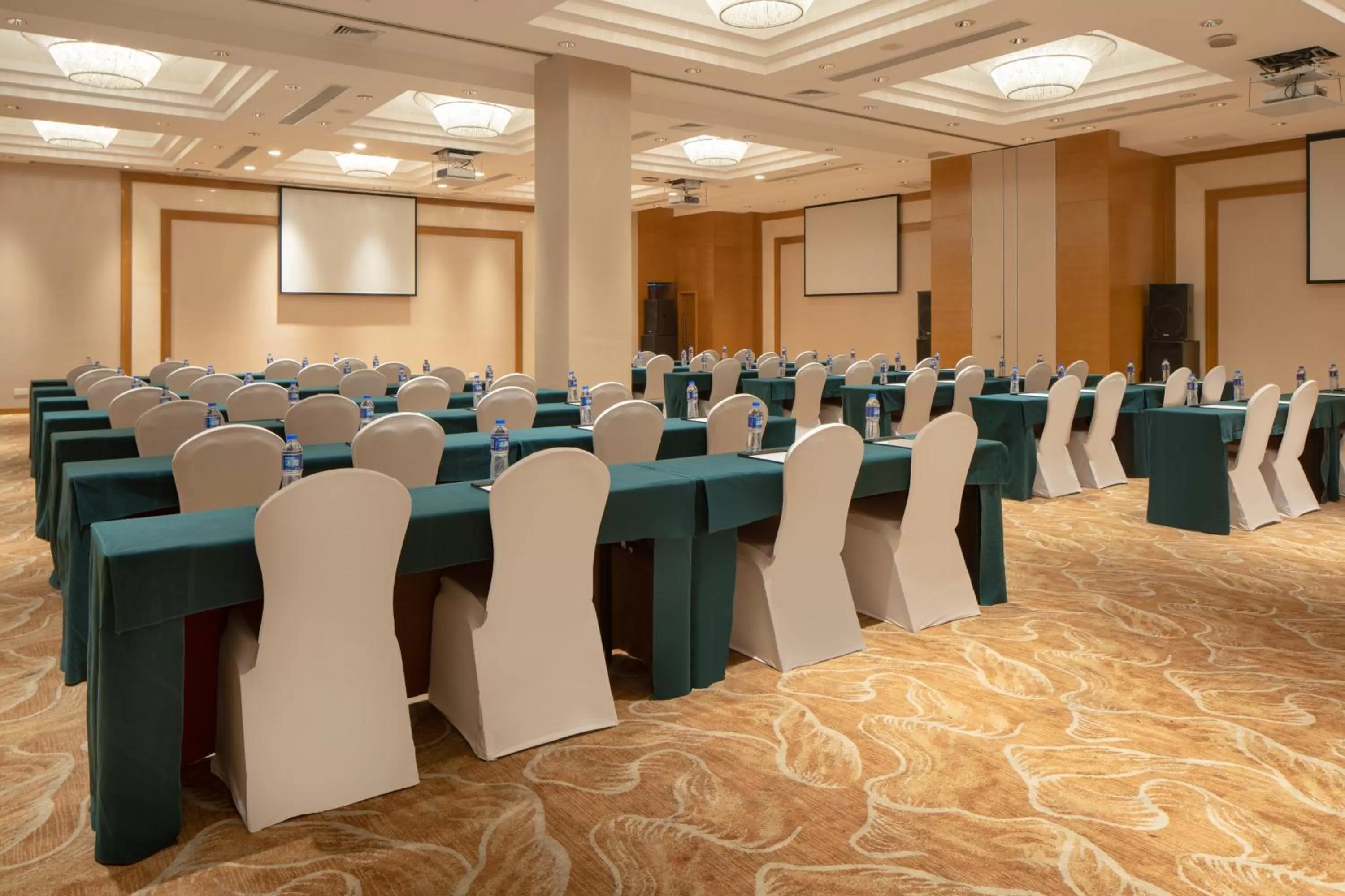 Meeting/conference room in Holiday Inn Nanchang Riverside by IHG