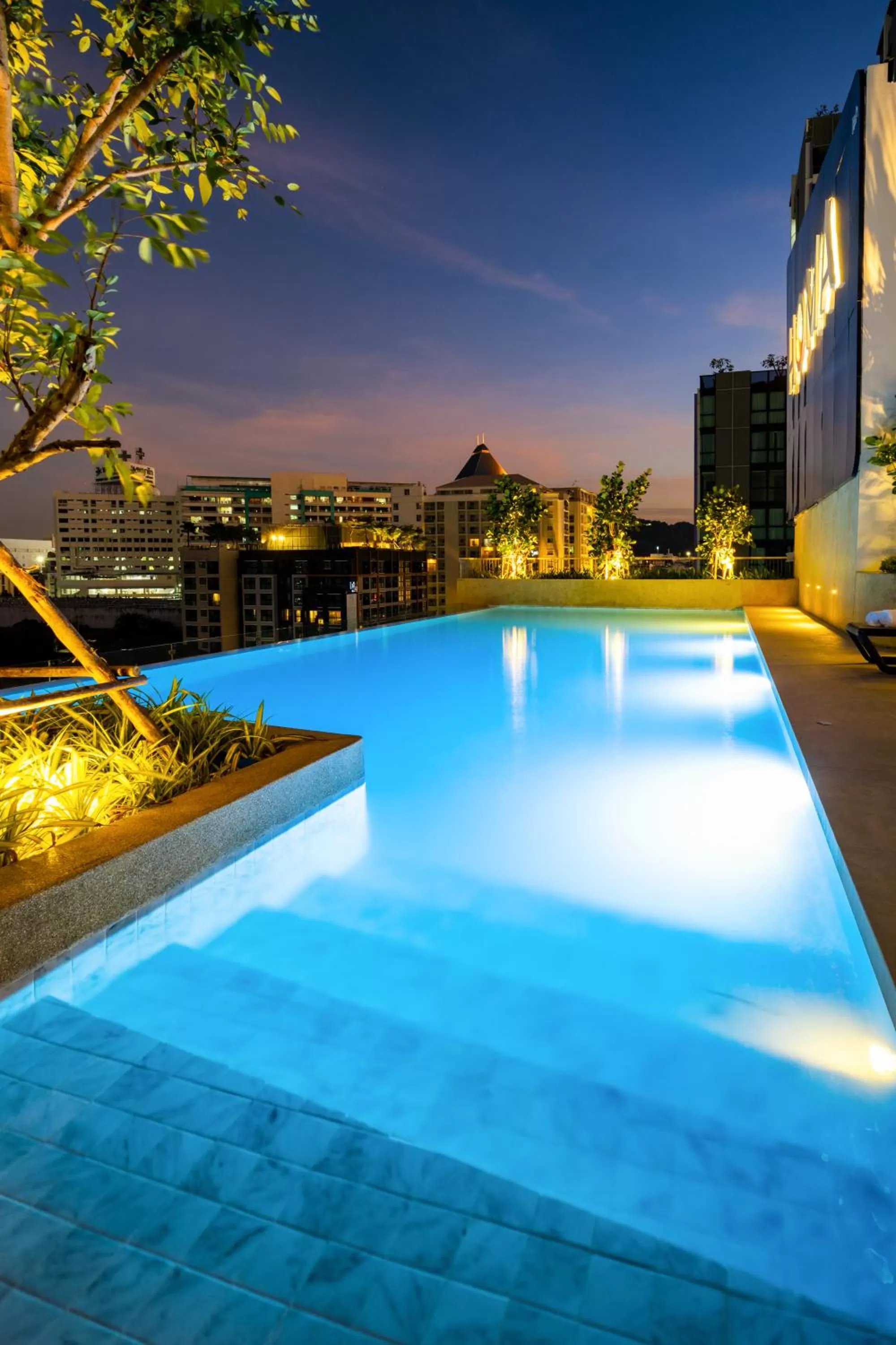 Swimming pool in HOMA Si Racha