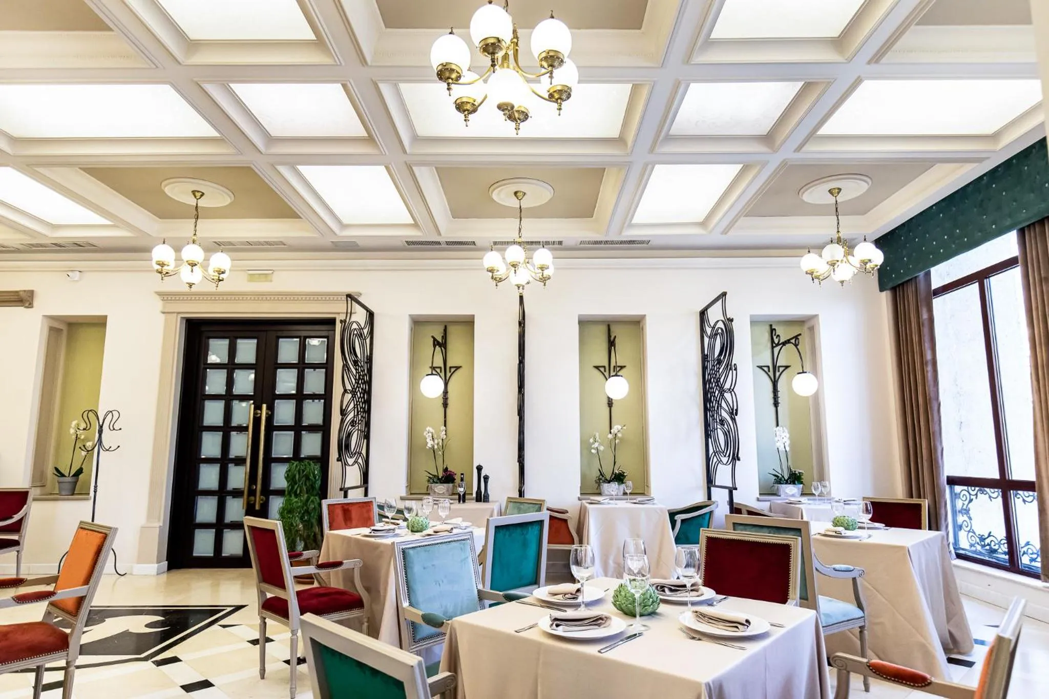Restaurant/places to eat in Grand Hotel Traian