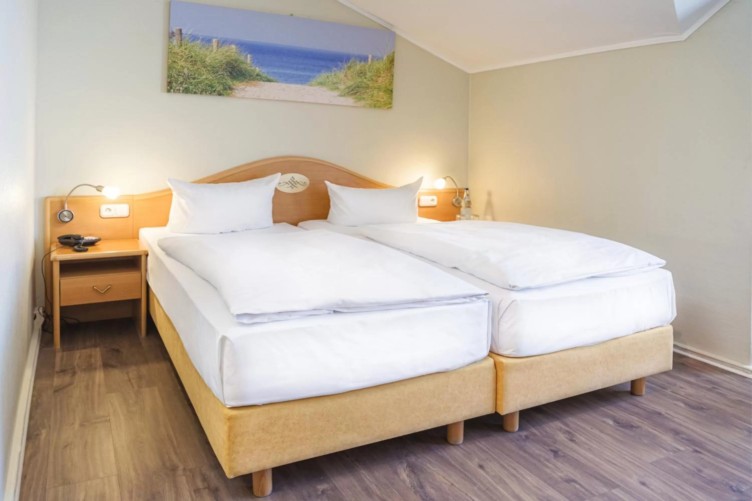 Property building, Bed in Hotel Dänischer Hof Altenholz by Tulip Inn