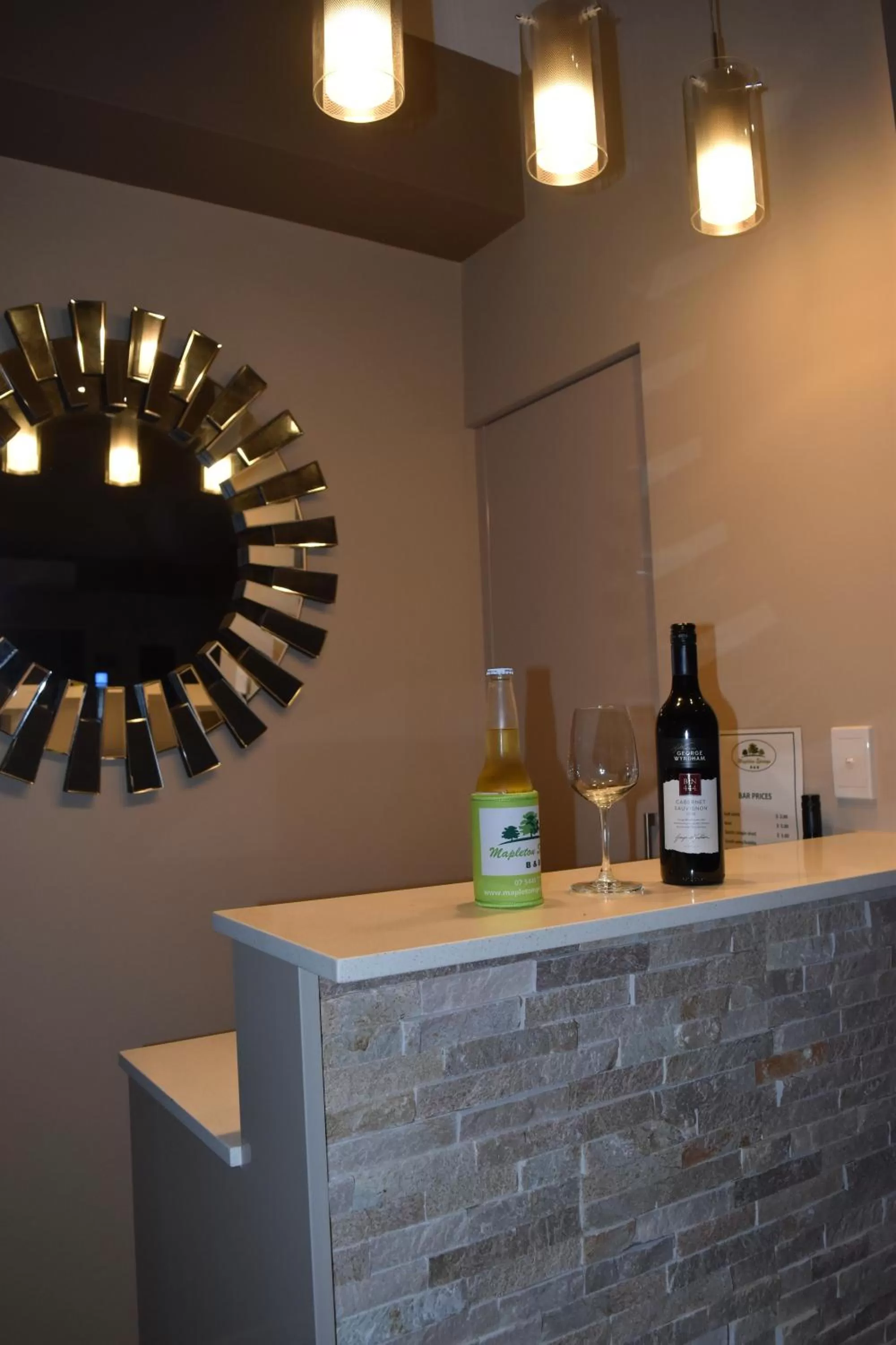 Lounge or bar in Mapleton Springs