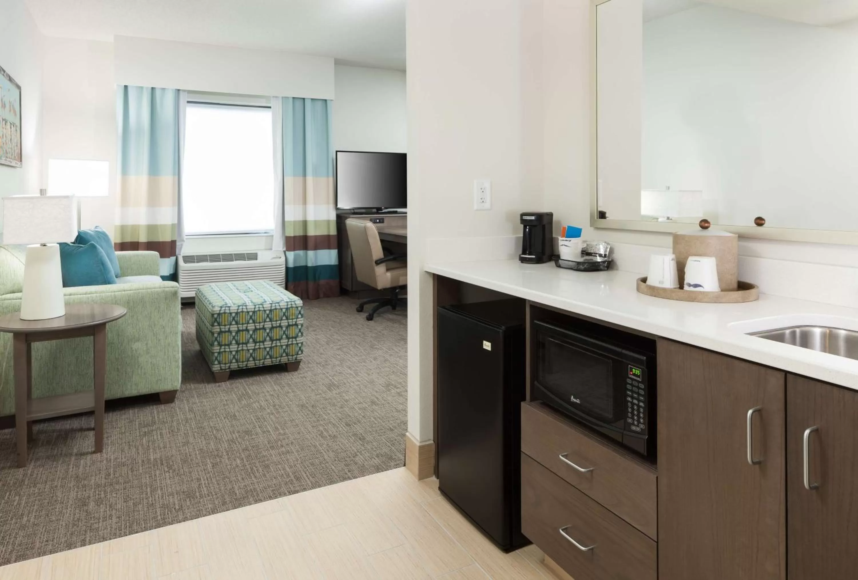 Kitchen or kitchenette in Hampton Inn & Suites by Hilton Carolina Beach Oceanfront