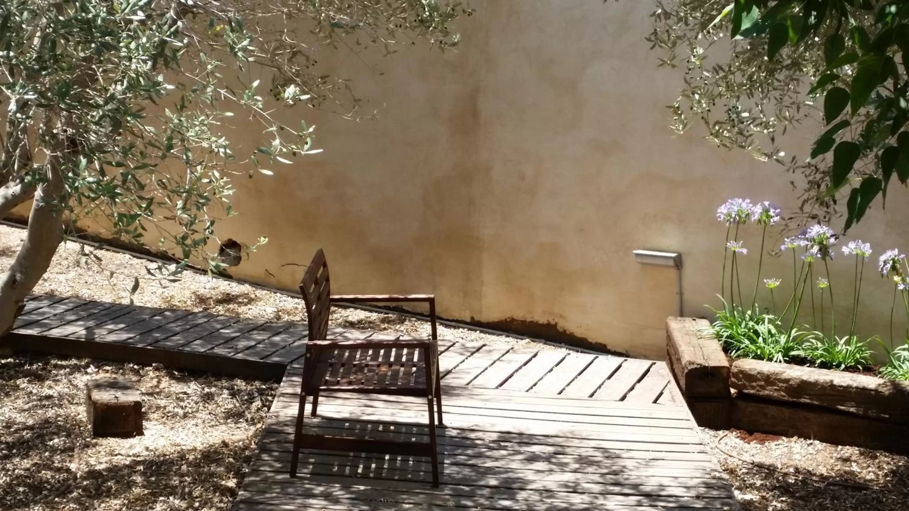 Garden, Facade/Entrance in Smadar-Inn