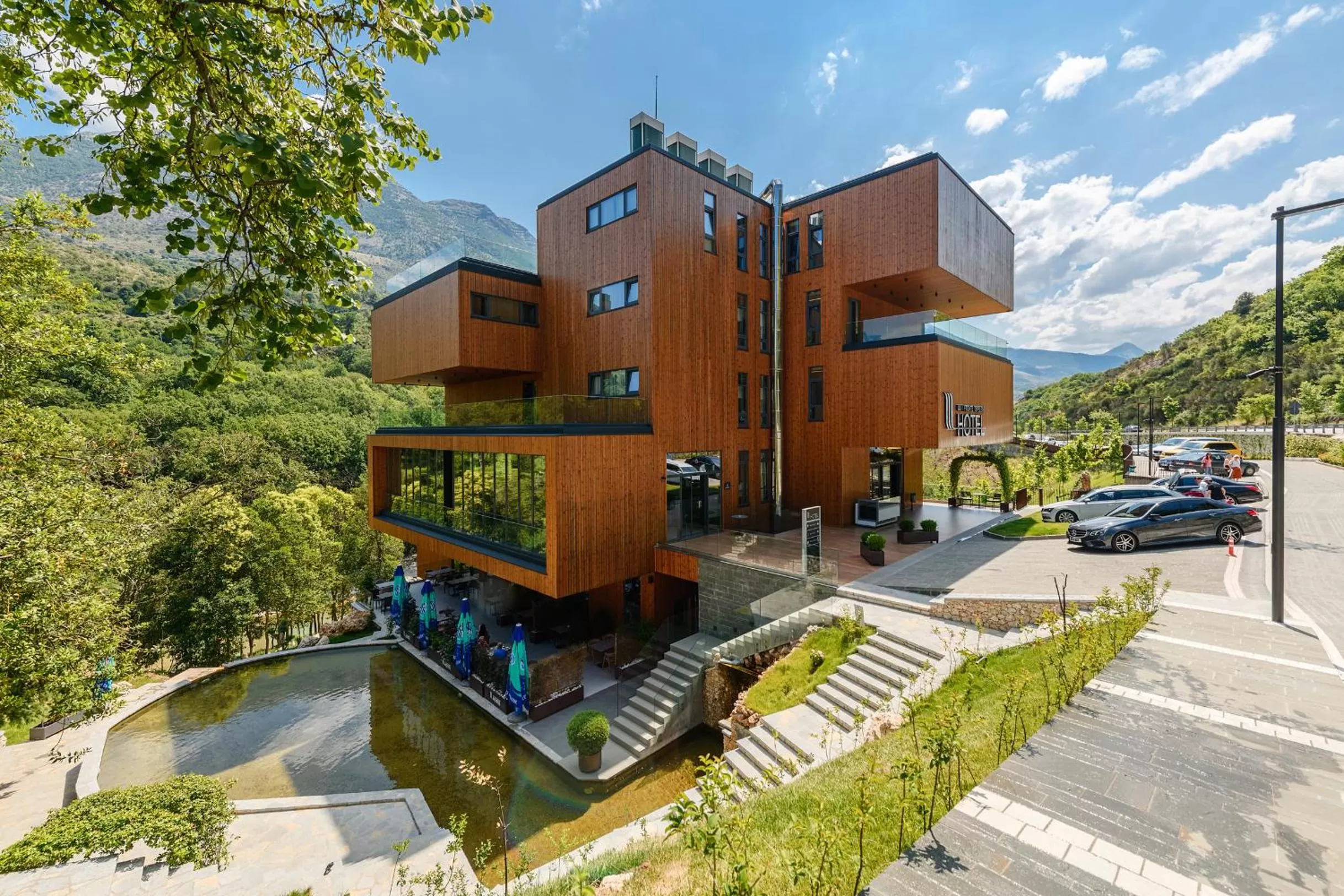 Restaurant/places to eat, Property Building in Hotel Uji Ftohte Tepelene