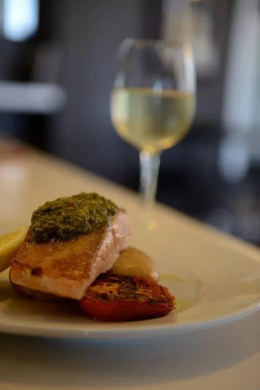 Restaurant/places to eat in Crossroads Hotel