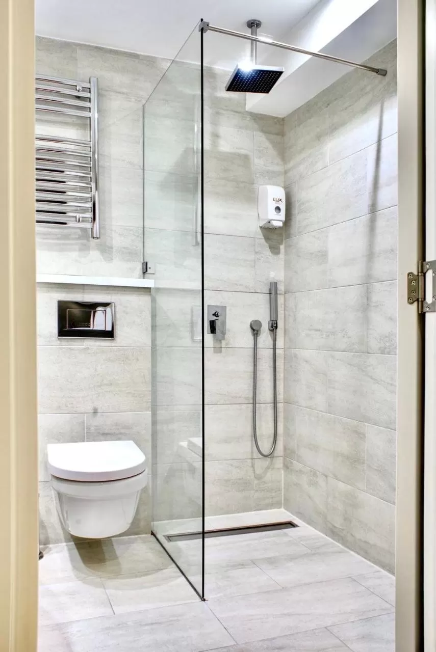 Bathroom in IG Hotel