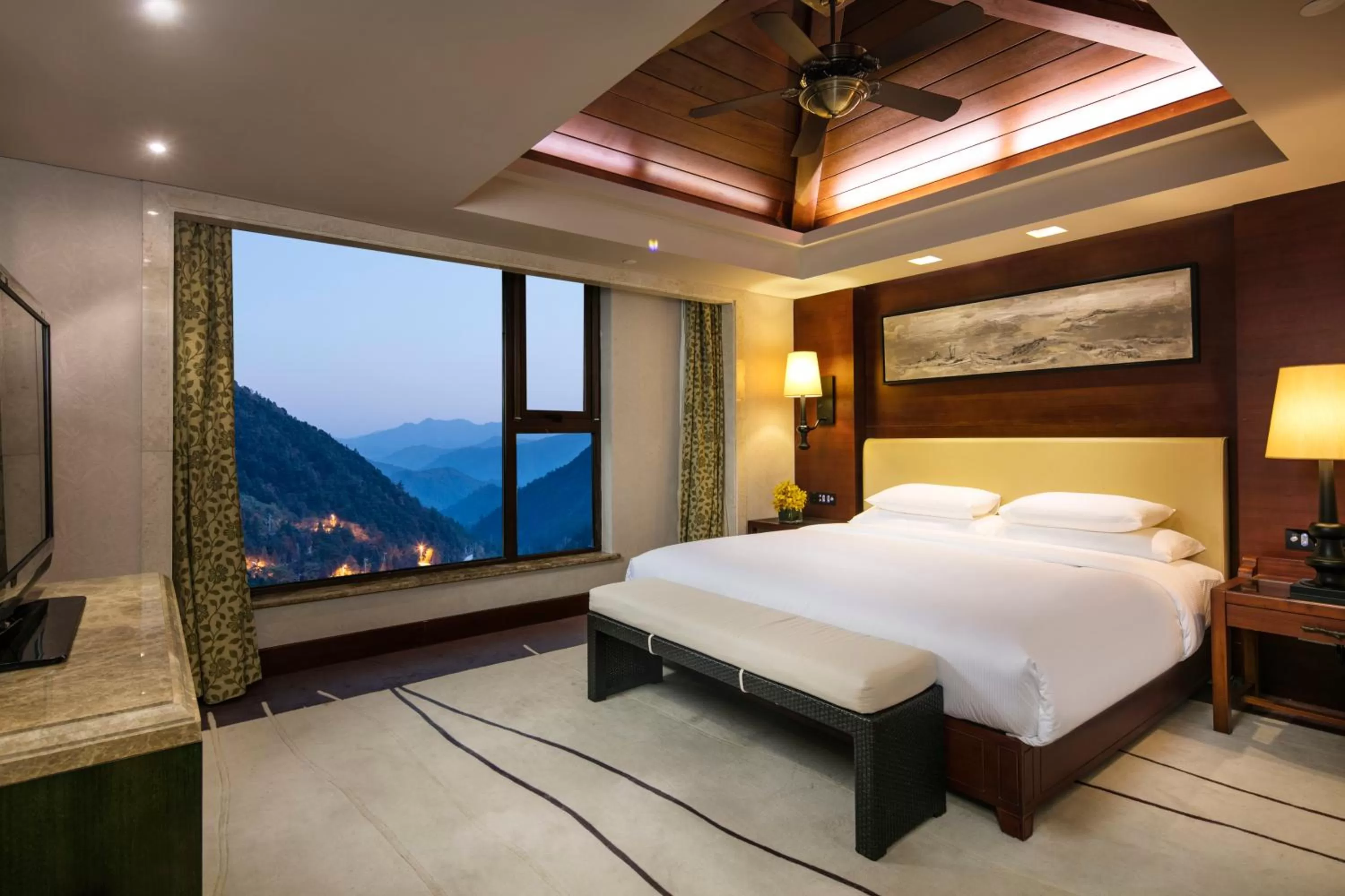 Photo of the whole room, Bed in Hilton Sanqingshan Resort