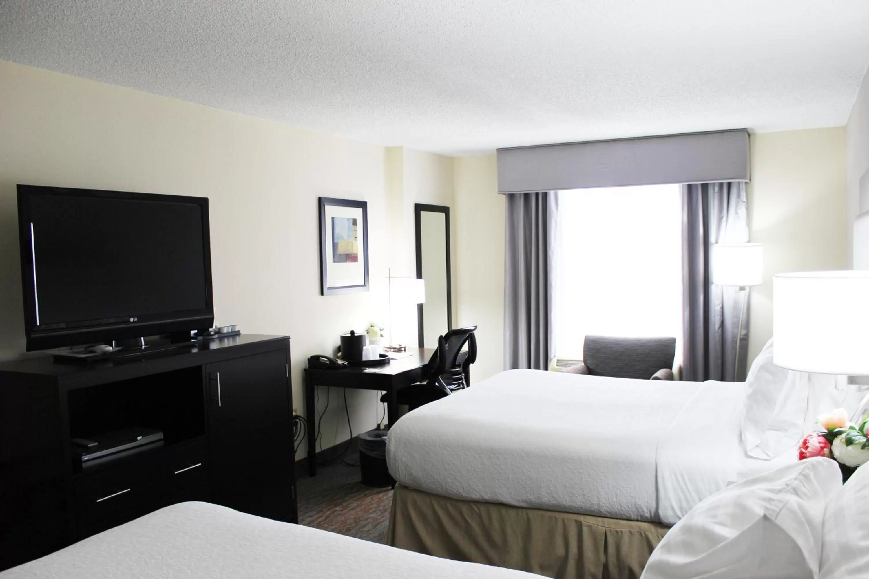 Photo of the whole room, Bed in Holiday Inn Hotel Atlanta-Tucker, a Full Service Hotel